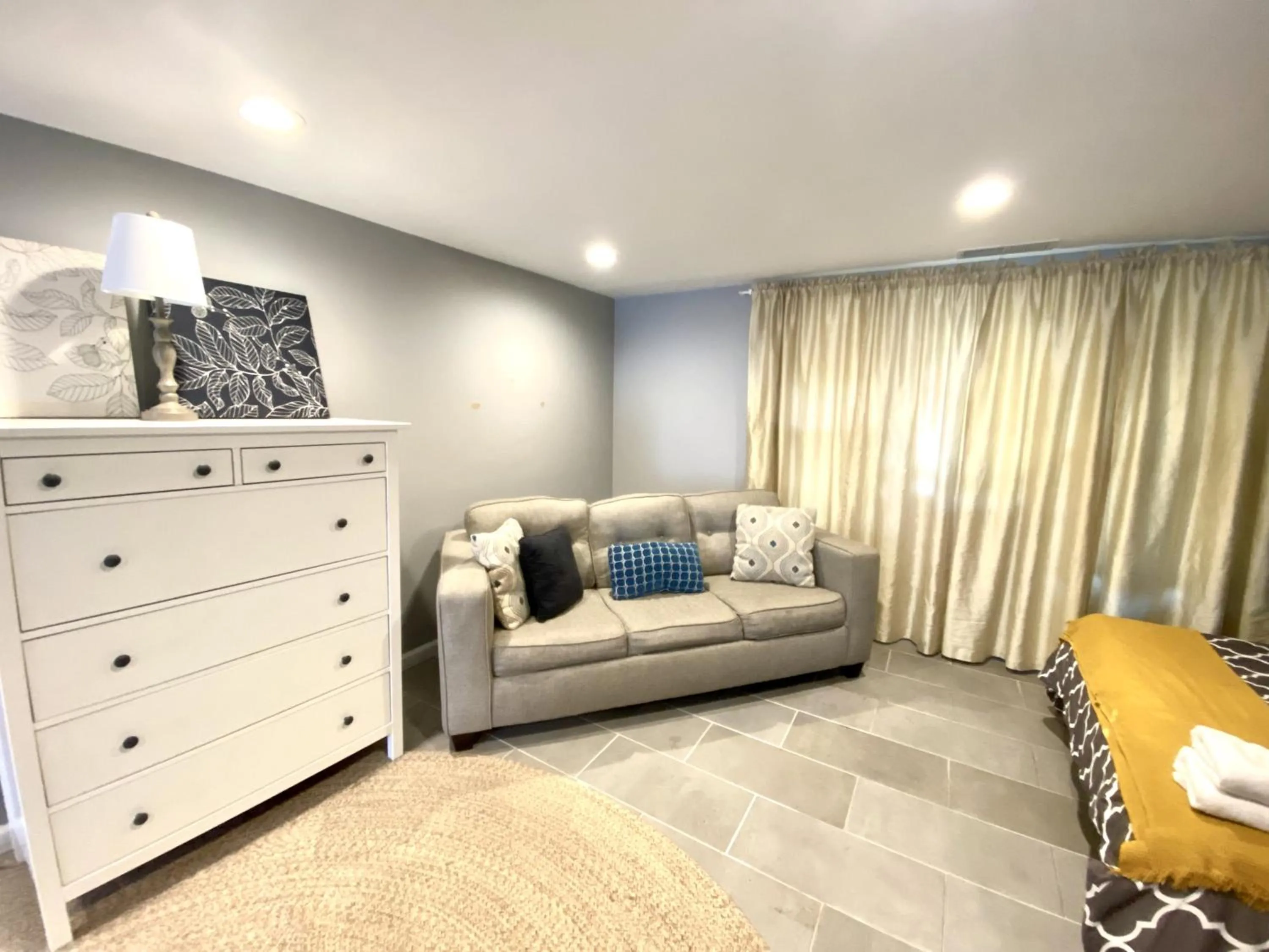 Living room in Tuscany 2900 - Classic Italian Style 3BR w Parking near Airport