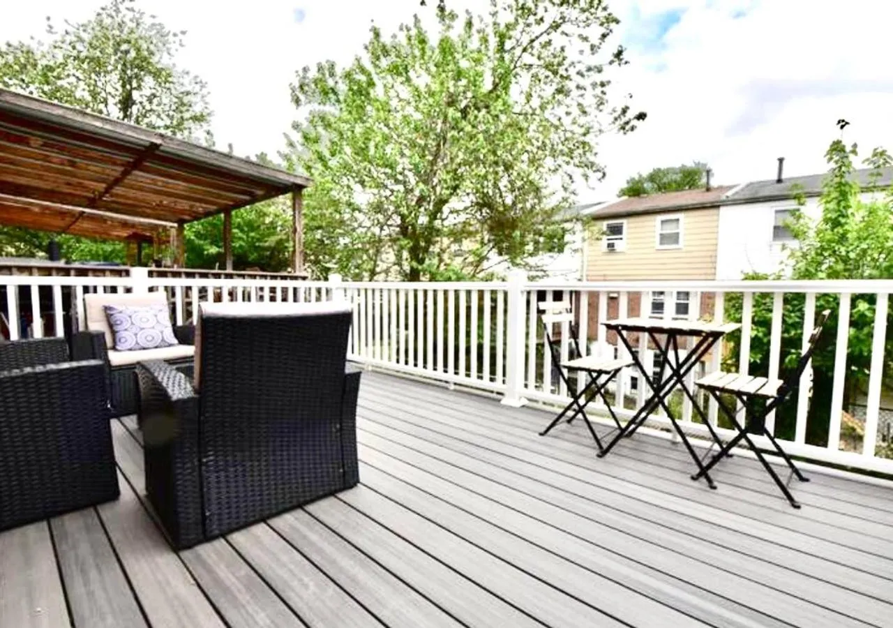 Garden in Tuscany 2900 - Classic Italian Style 3BR w Parking near Airport