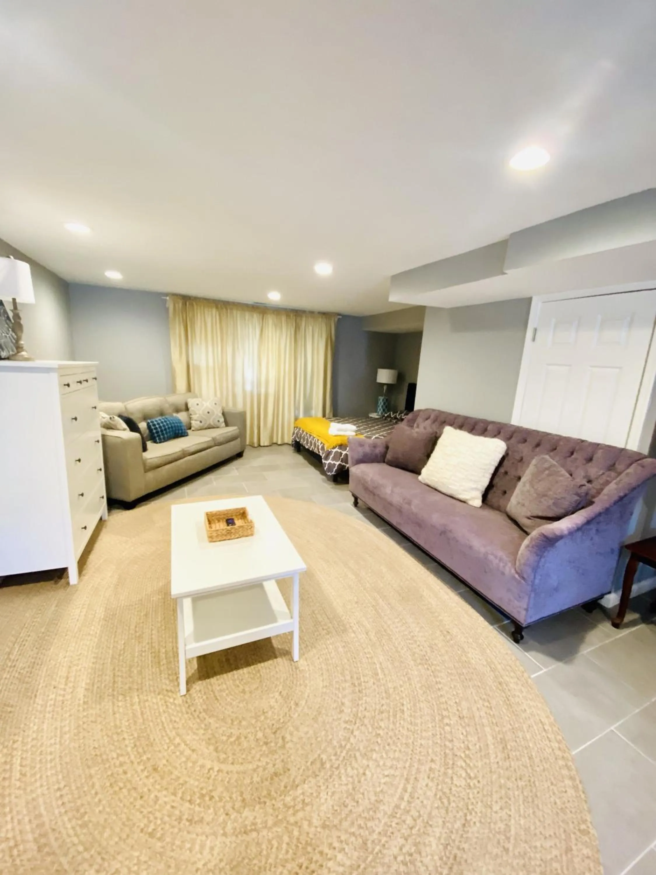 Bed in Tuscany 2900 - Classic Italian Style 3BR w Parking near Airport