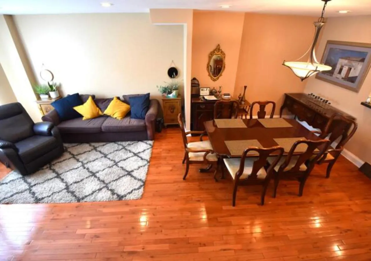 Living room in Tuscany 2900 - Classic Italian Style 3BR w Parking near Airport