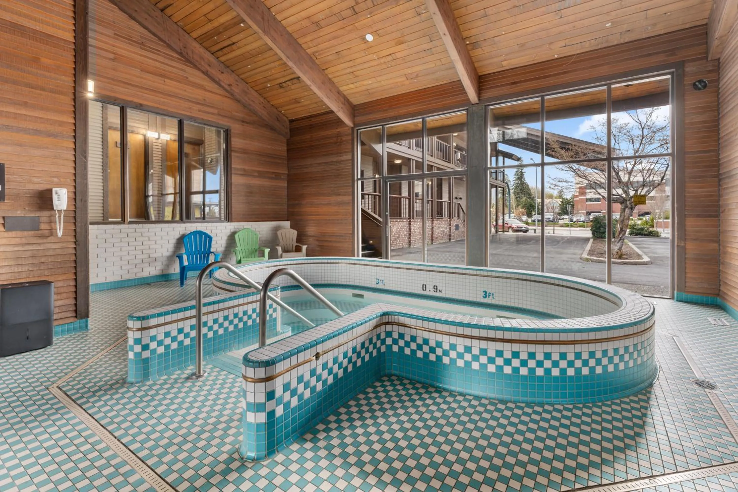 Cedar Street Hotel & Suites