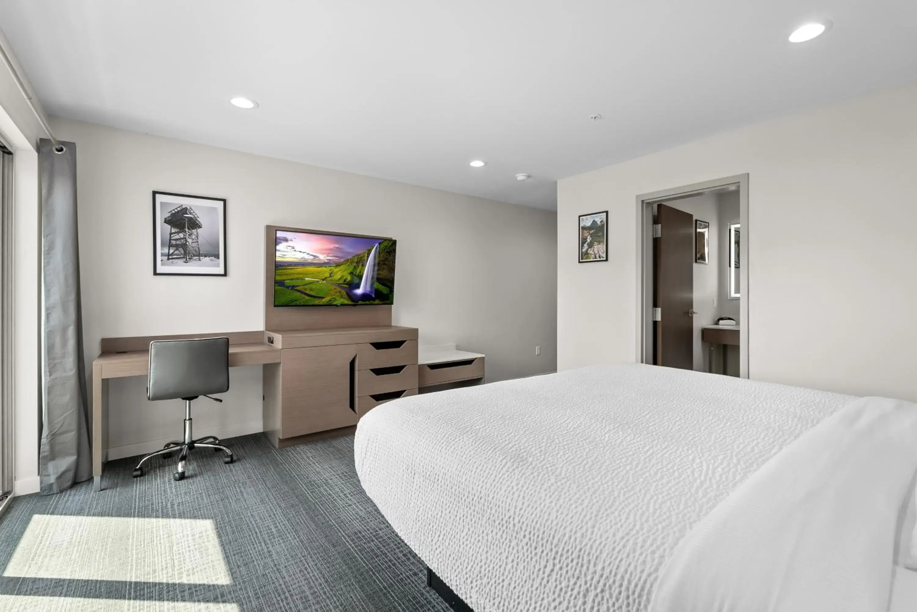 Bed in Cedar Street Hotel & Suites Bed in Cedar Street Hotel & Suites