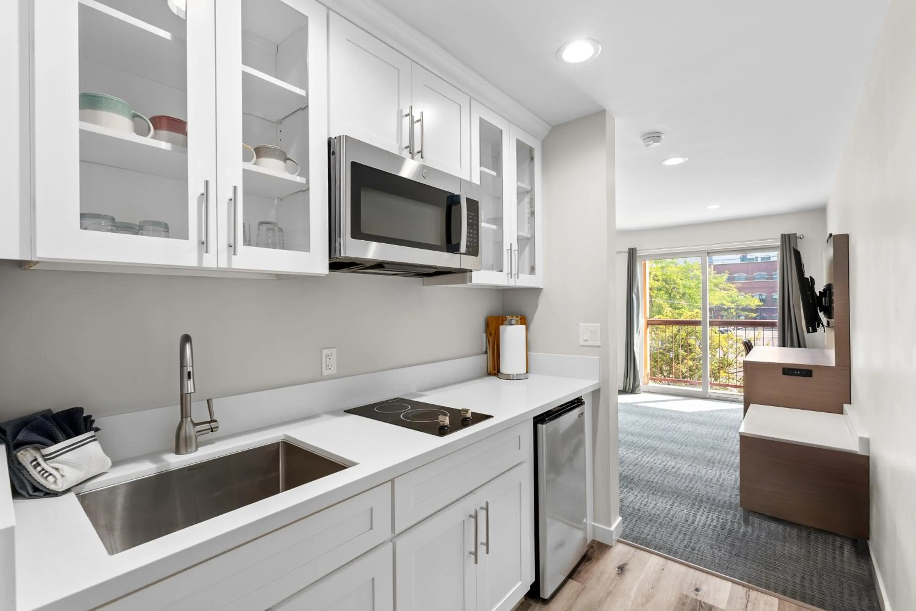 Cedar Street Hotel & Suites