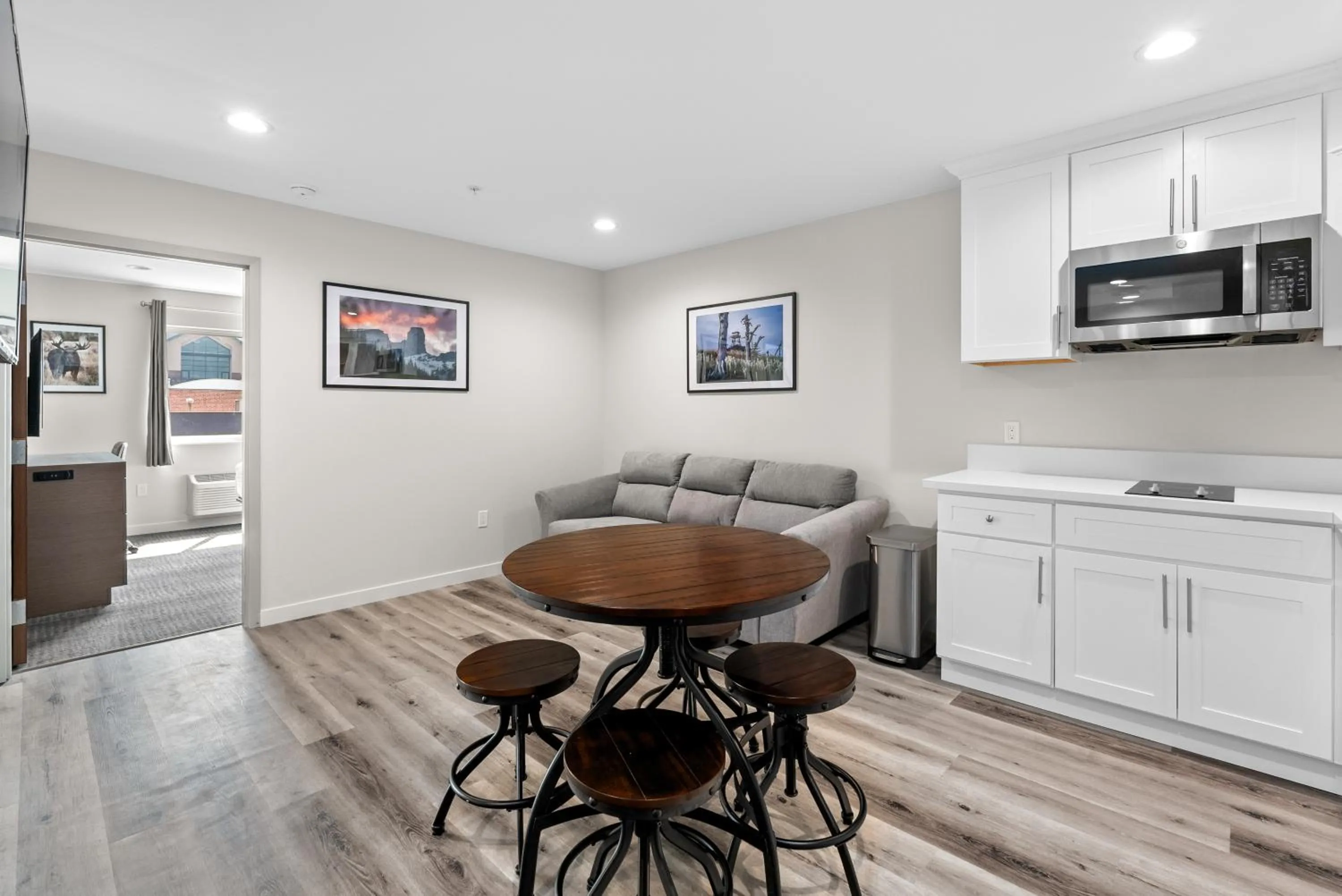 Cedar Street Hotel & Suites