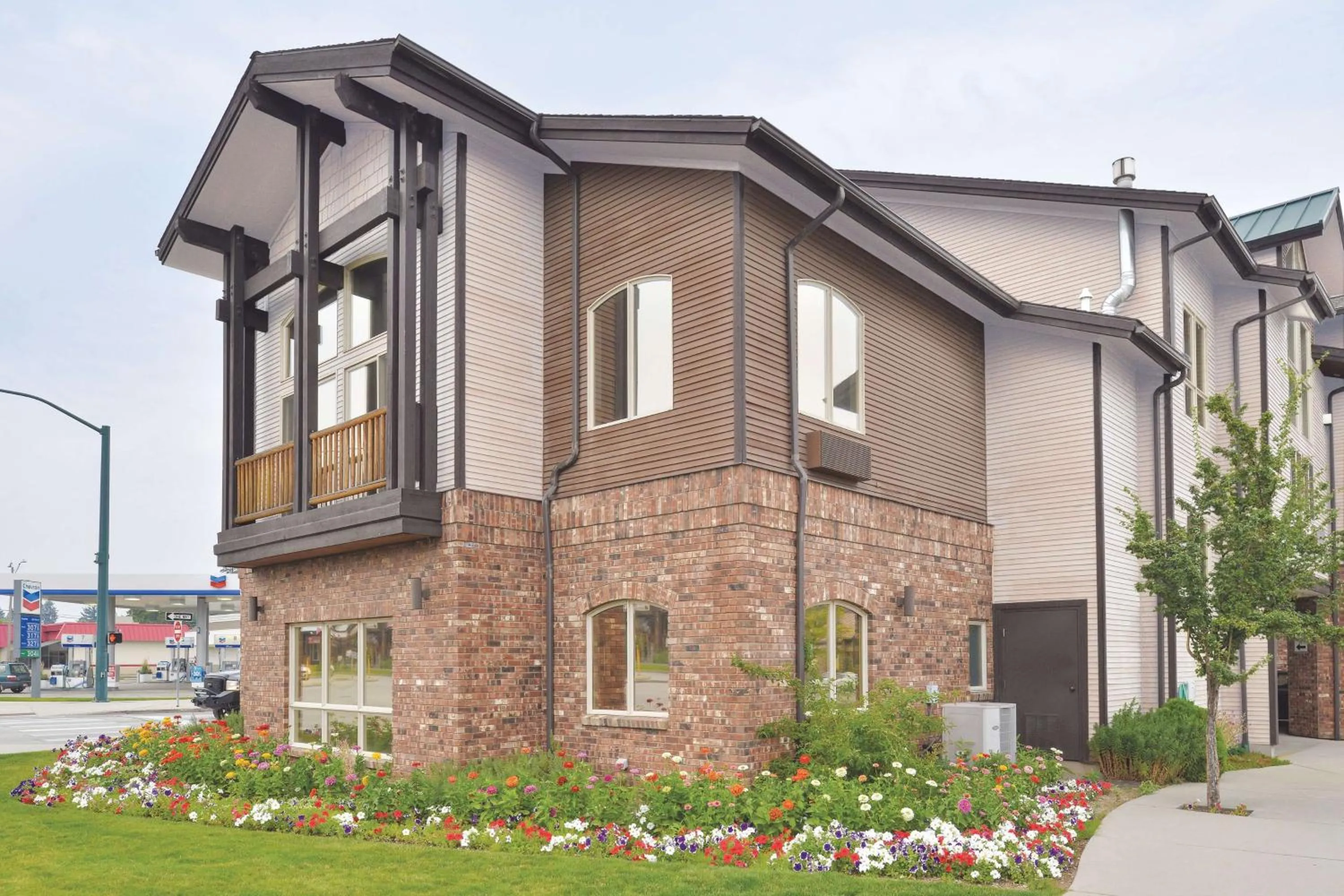 Property building in Cedar Street Hotel & Suites