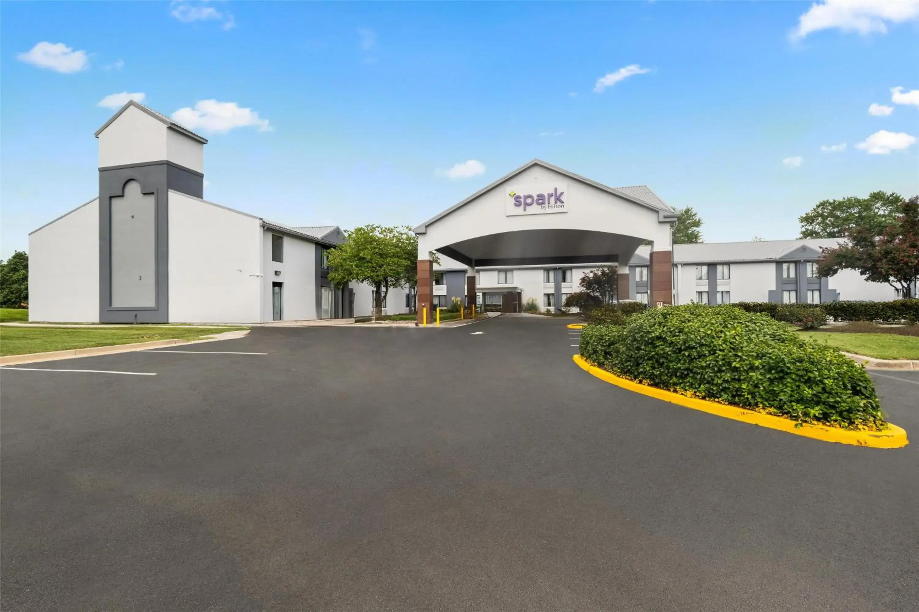 Property building in Spark by Hilton Waldorf Property building in Spark by Hilton Waldorf