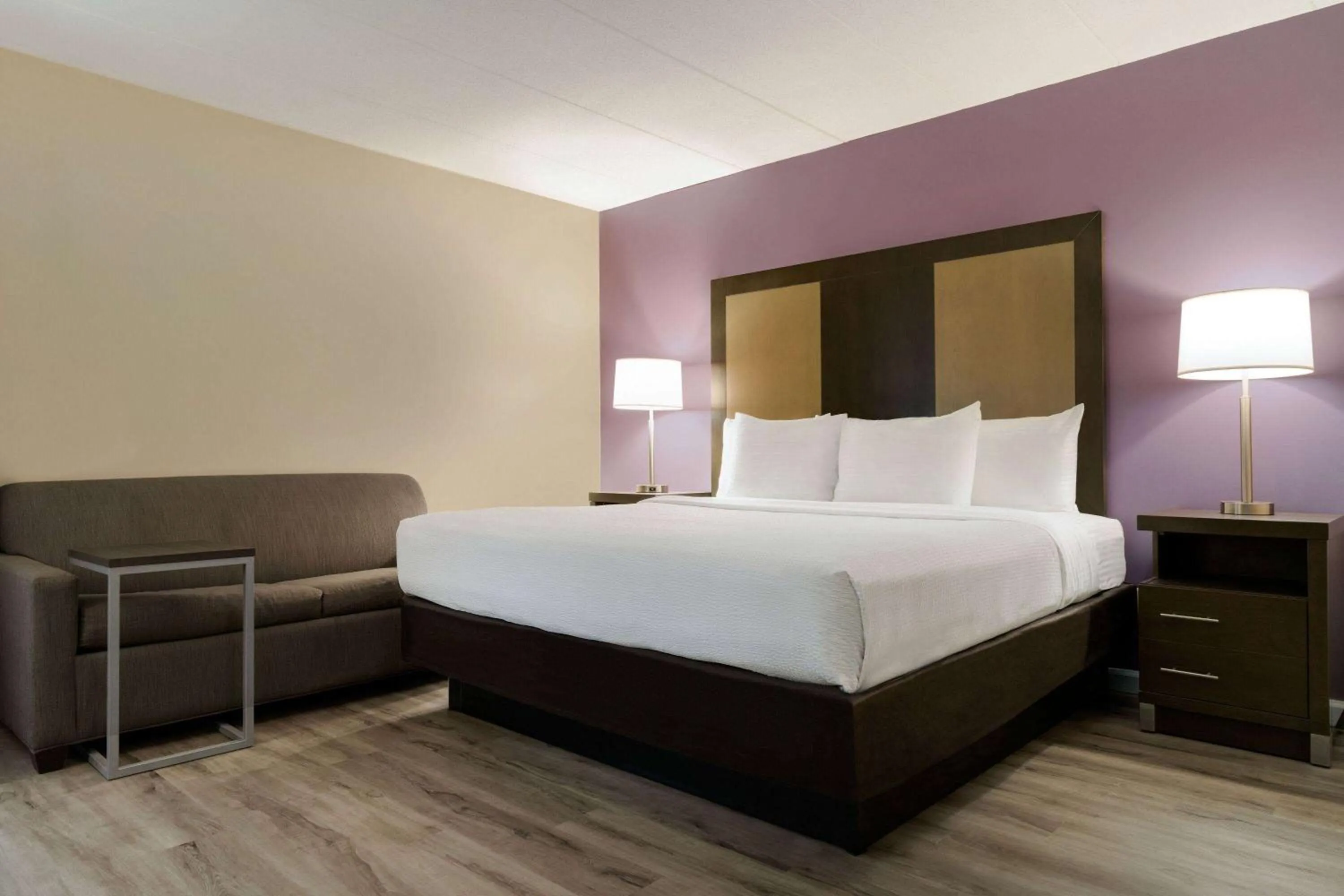 Photo of the whole room in La Quinta Inn by Wyndham Waldorf