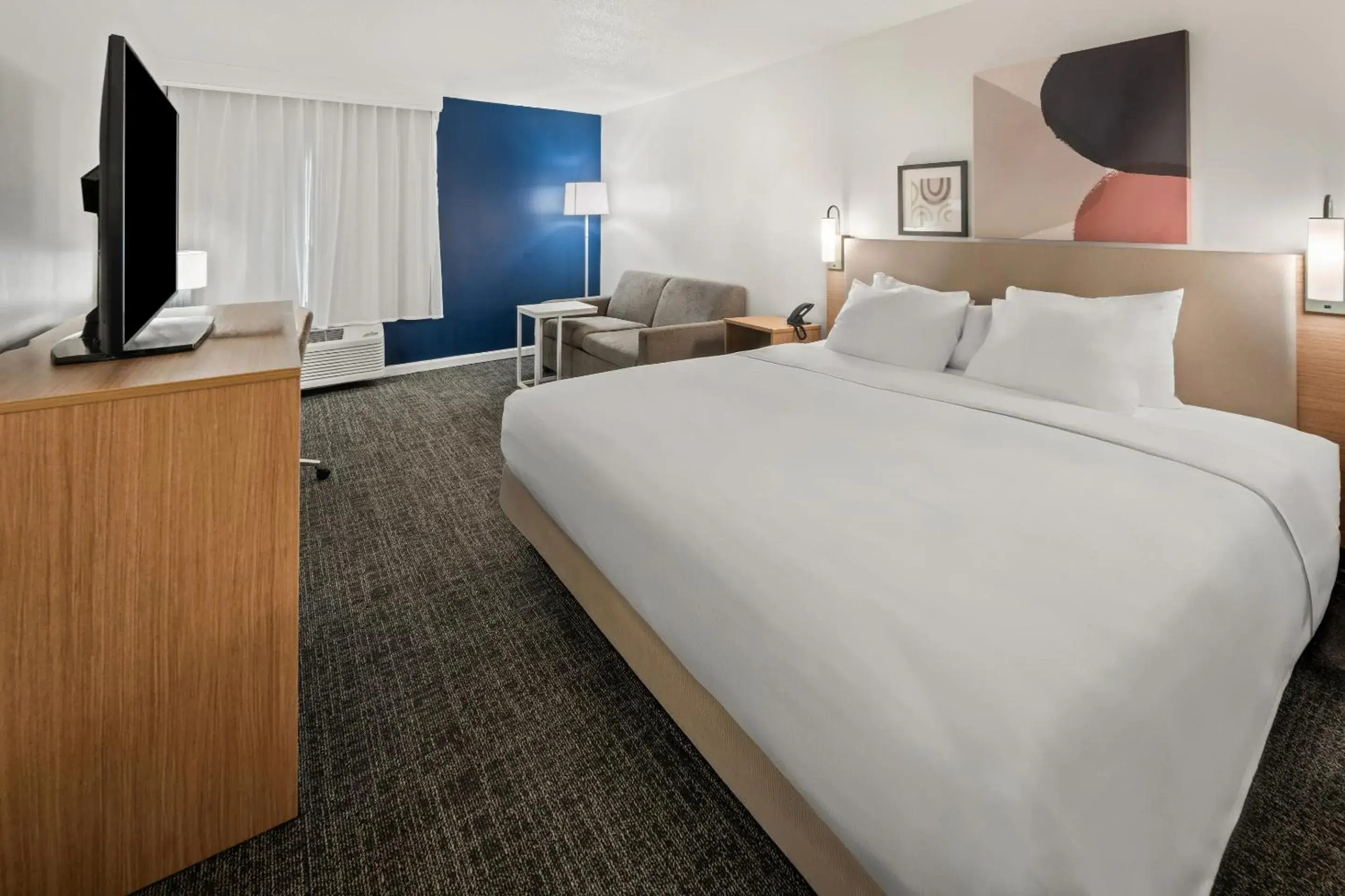 Property building, Bed in Spark by Hilton Waldorf Property building, Bed in Spark by Hilton Waldorf