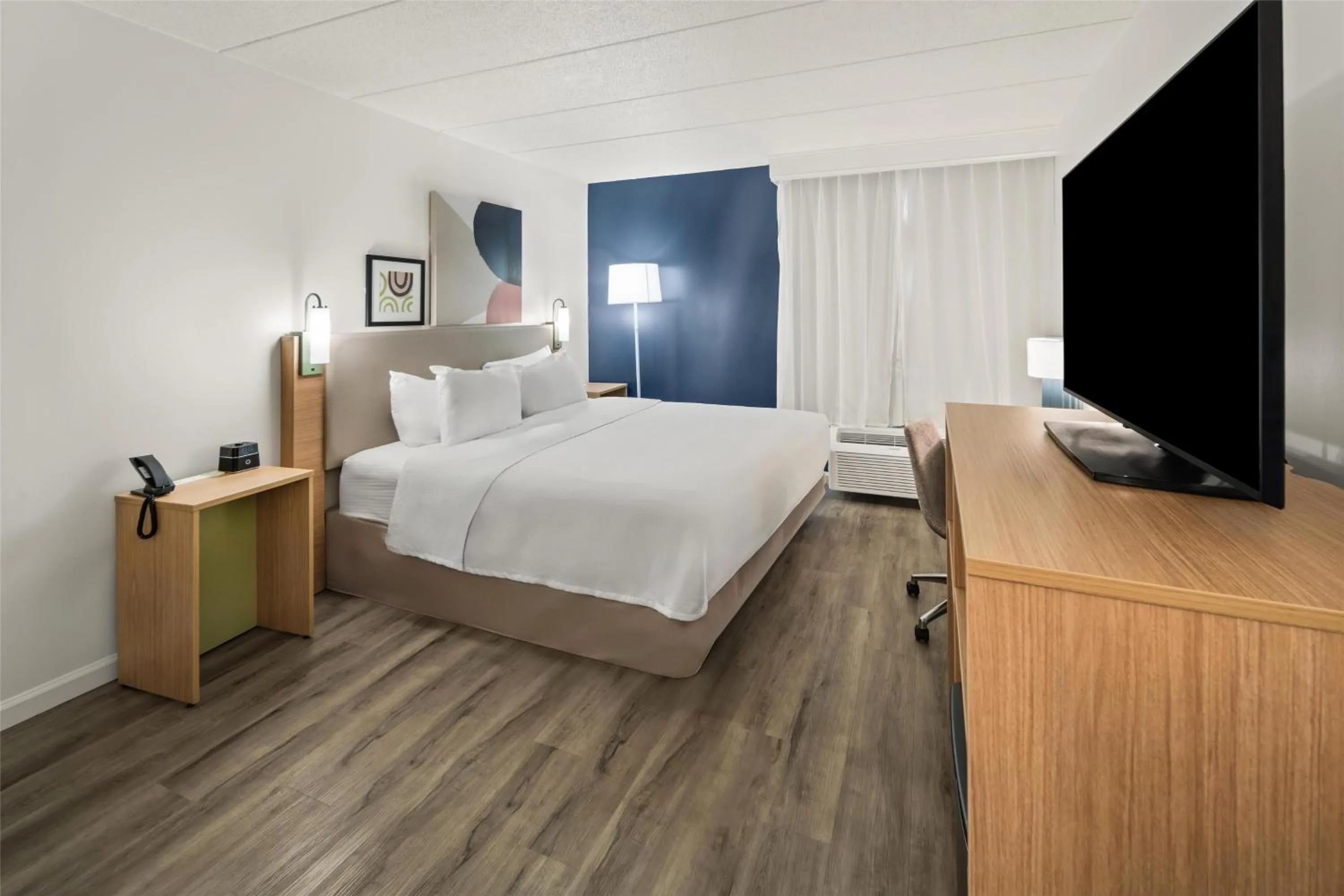 Bed in Spark by Hilton Waldorf