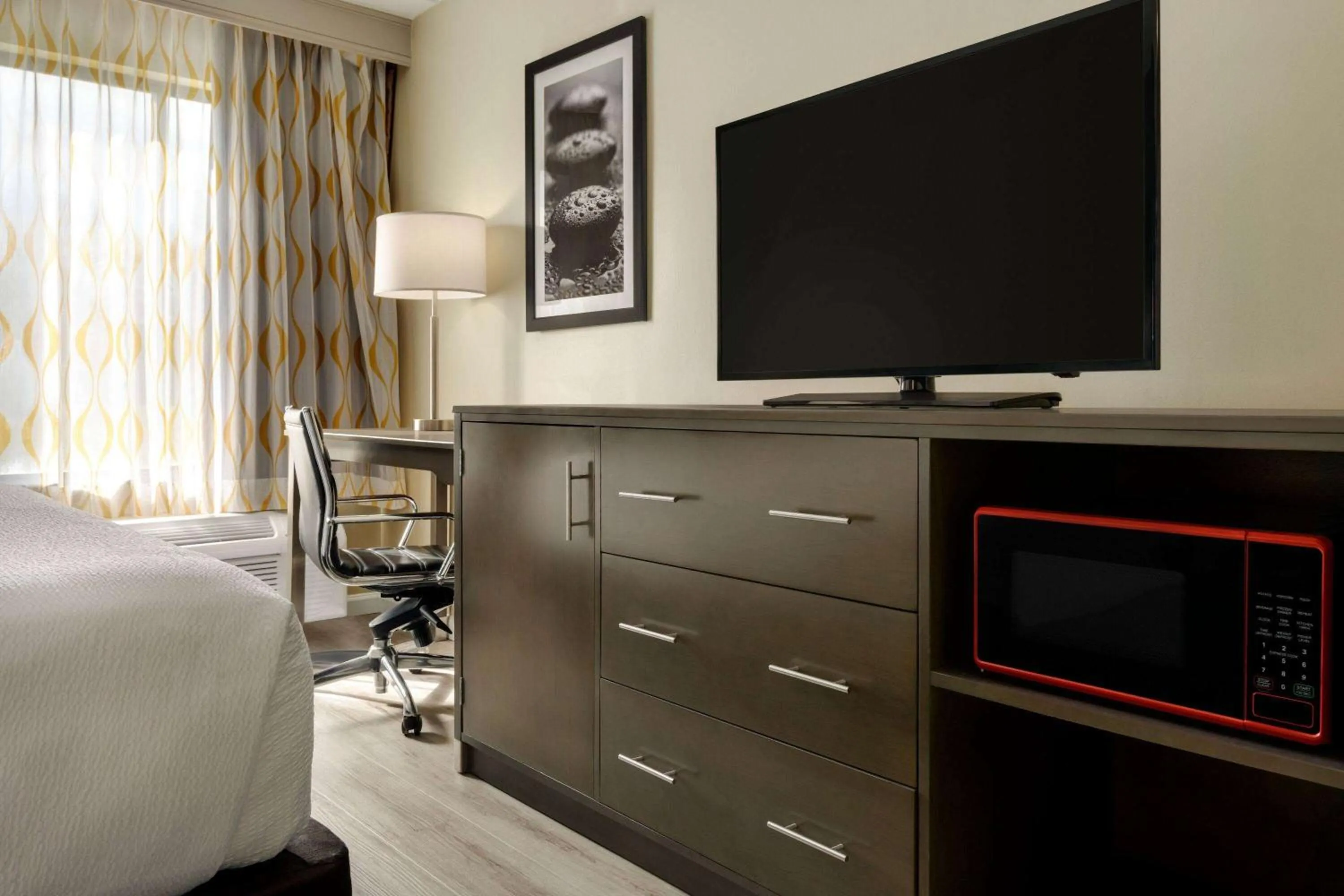 Photo of the whole room in La Quinta Inn by Wyndham Waldorf