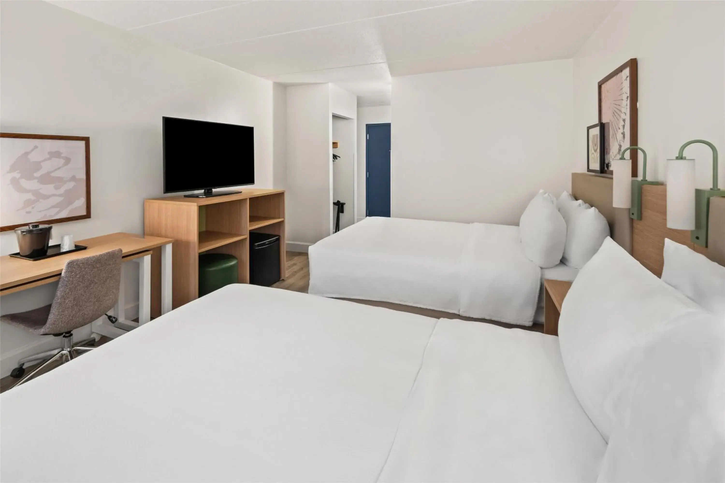 Bedroom, Bed in Spark by Hilton Waldorf Bedroom, Bed in Spark by Hilton Waldorf