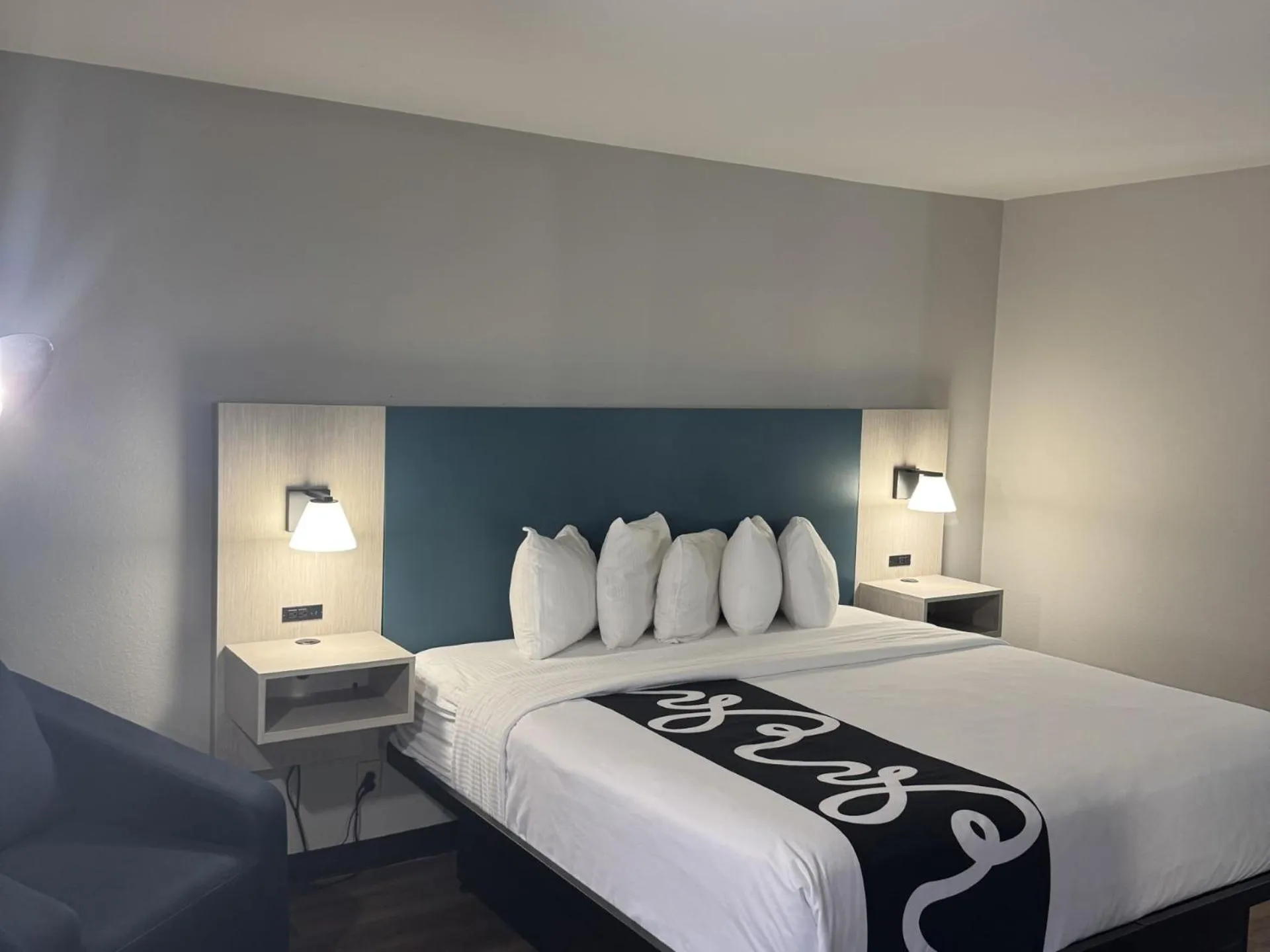 Bedroom, Bed in La Quinta Inn by Wyndham Auburn Worcester