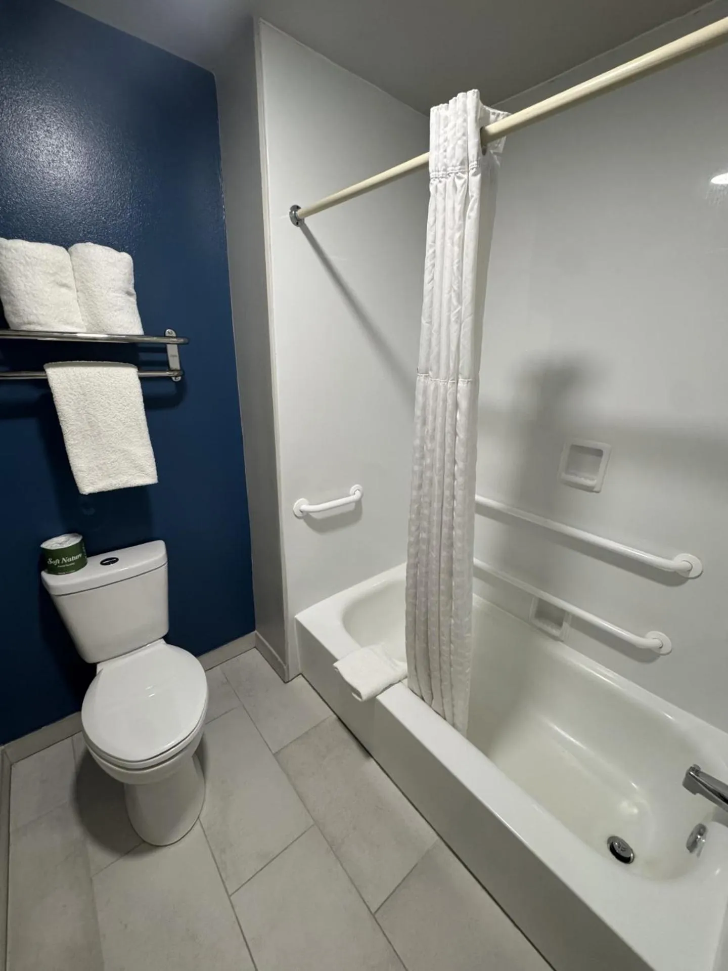 Bathroom in La Quinta Inn by Wyndham Auburn Worcester