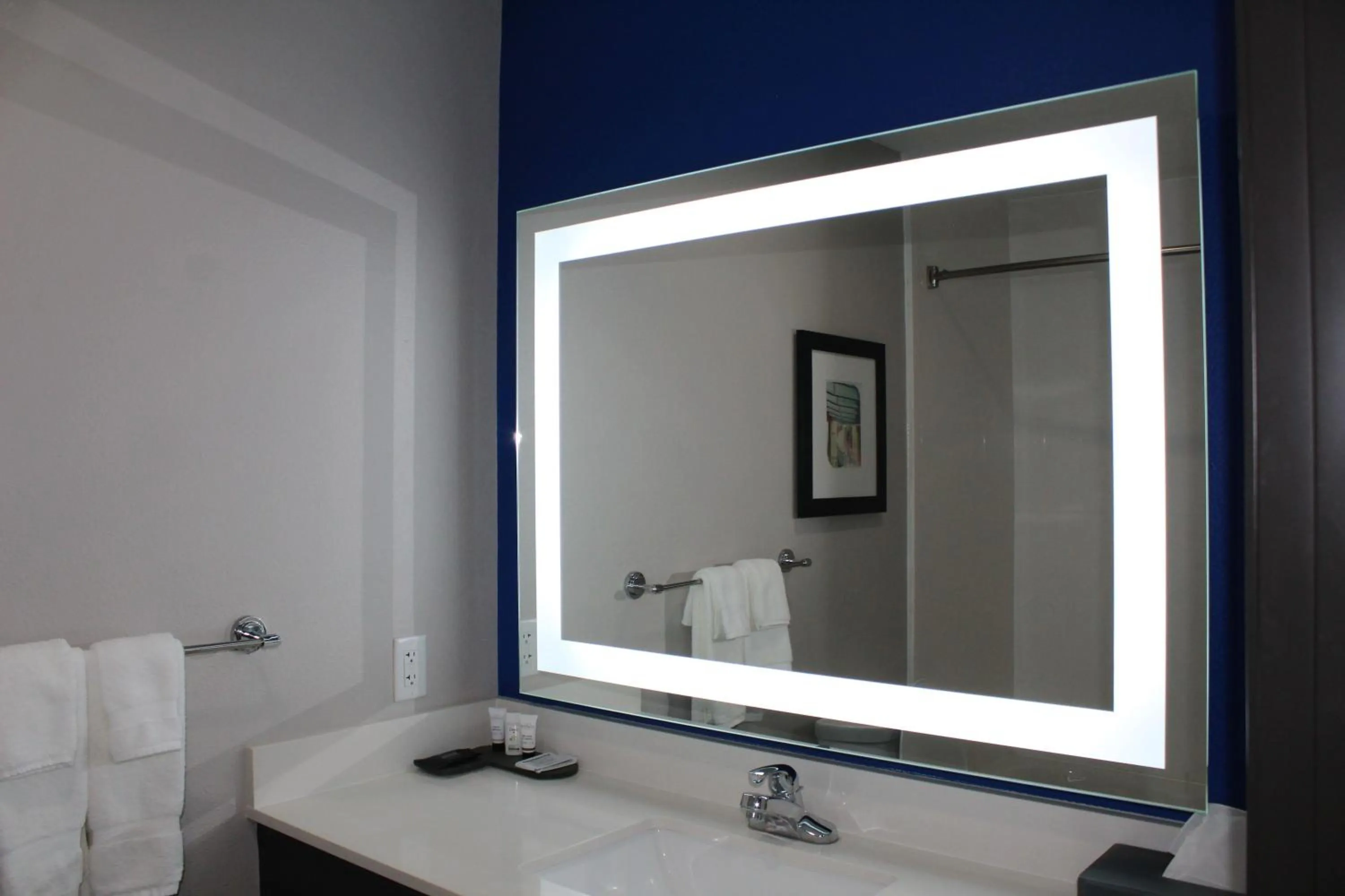 Bathroom in La Quinta Inn and Suites by Wyndham - Schertz