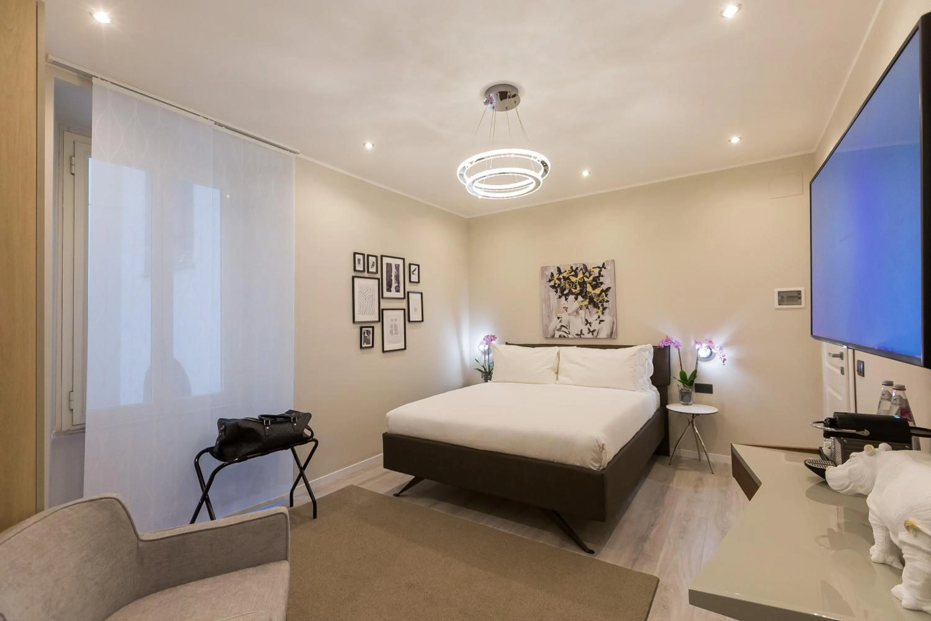 Bedroom, Bed in Clementi Portrait