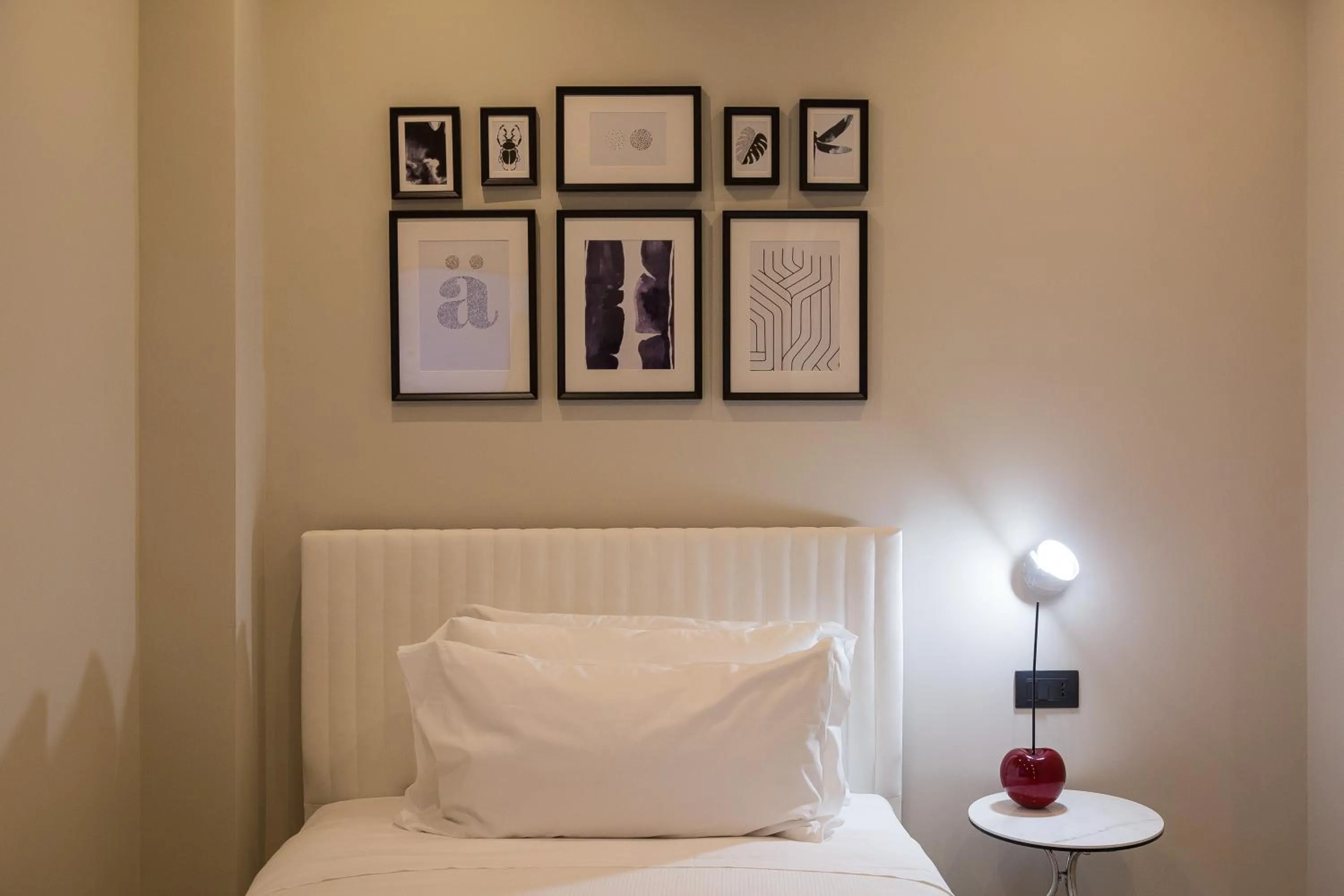 Bedroom, Bed in Clementi Portrait