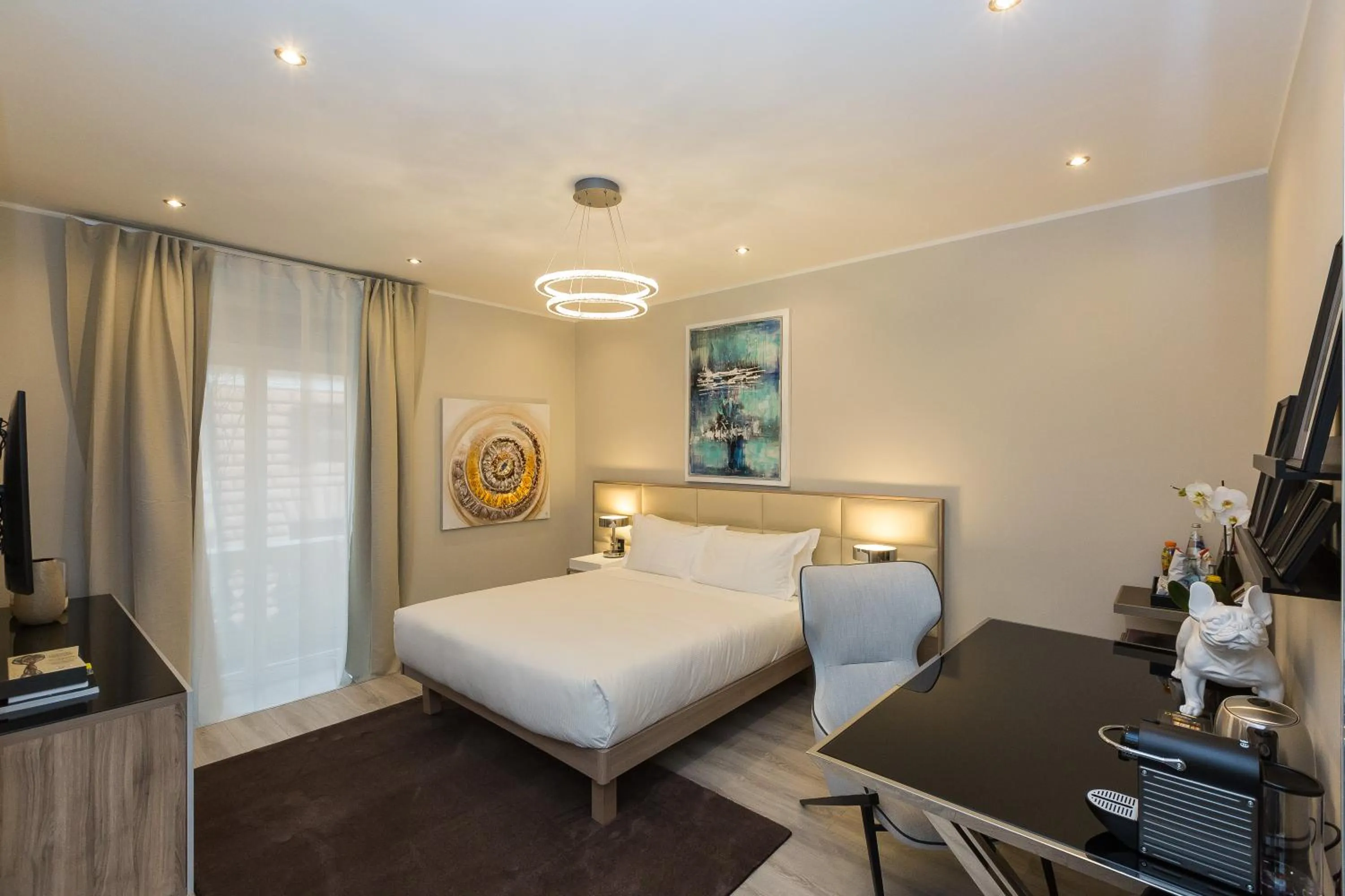 Photo of the whole room, Bed in Clementi Portrait