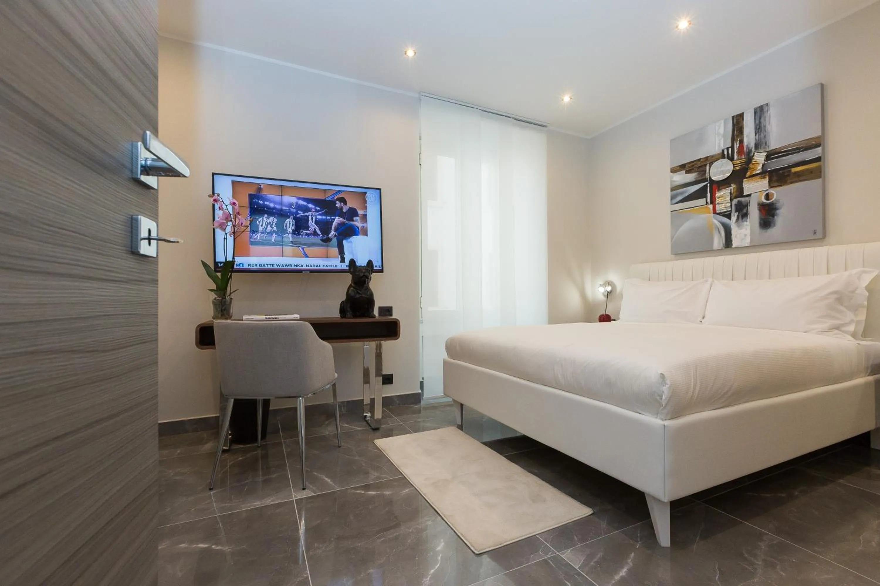 Photo of the whole room, Bed in Clementi Portrait