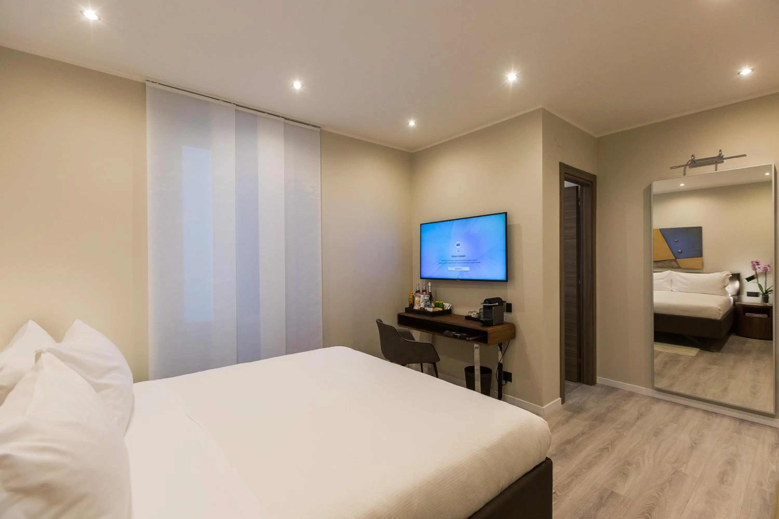 Bedroom, Bed in Clementi Portrait