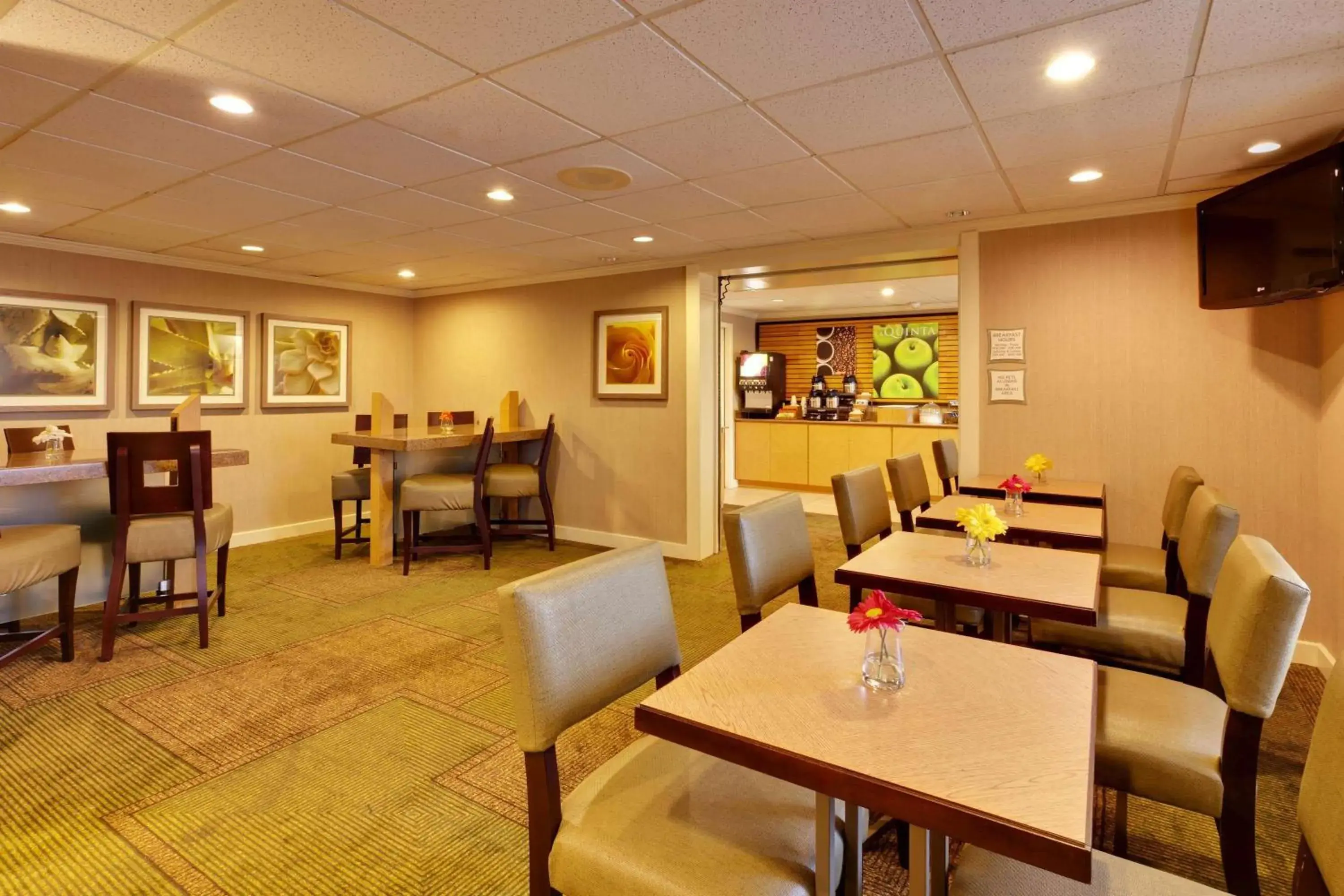 Restaurant/places to eat in La Quinta by Wyndham Plattsburgh Restaurant/places to eat in La Quinta by Wyndham Plattsburgh