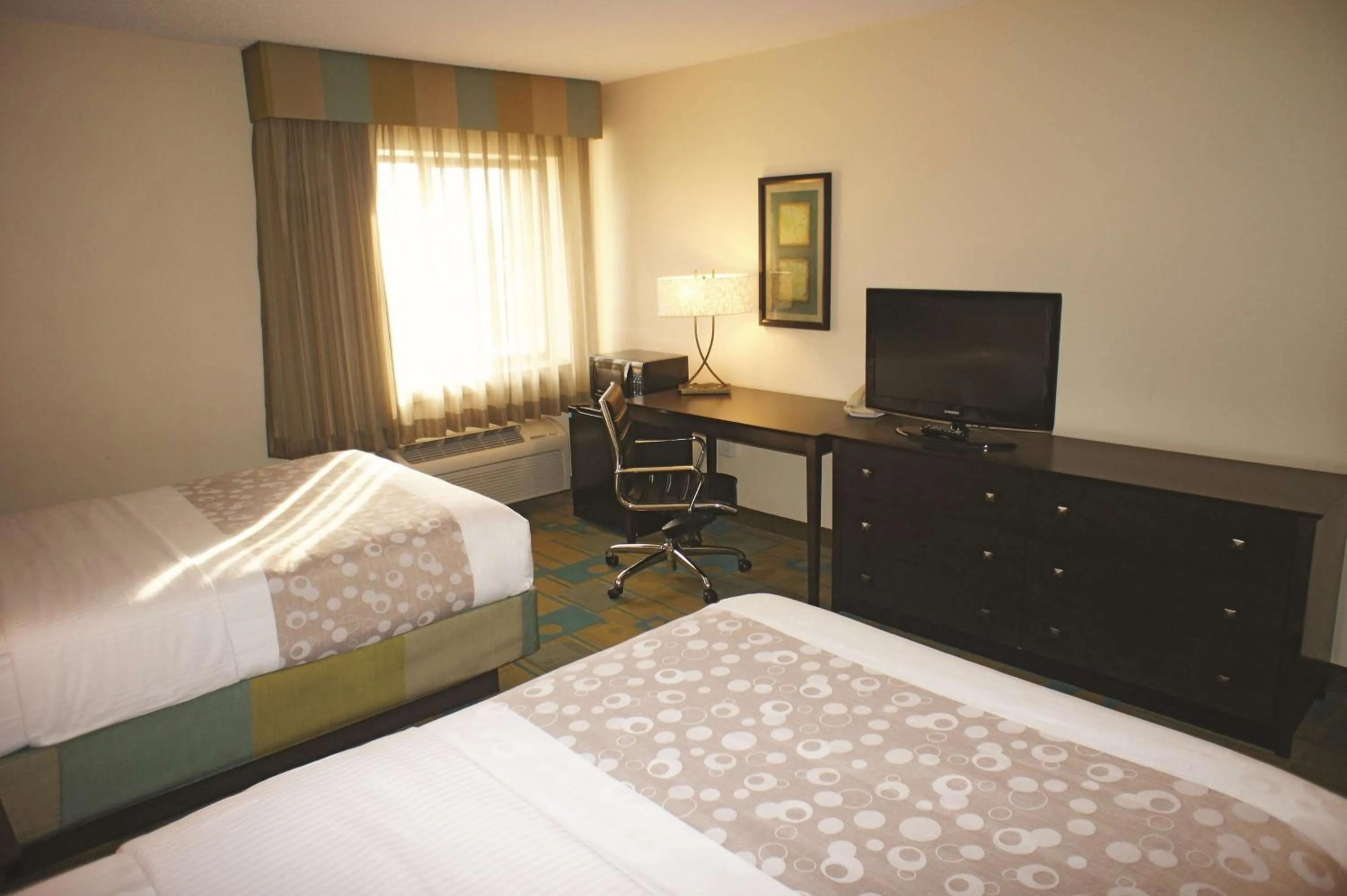 Photo of the whole room, Bed in La Quinta by Wyndham Plattsburgh