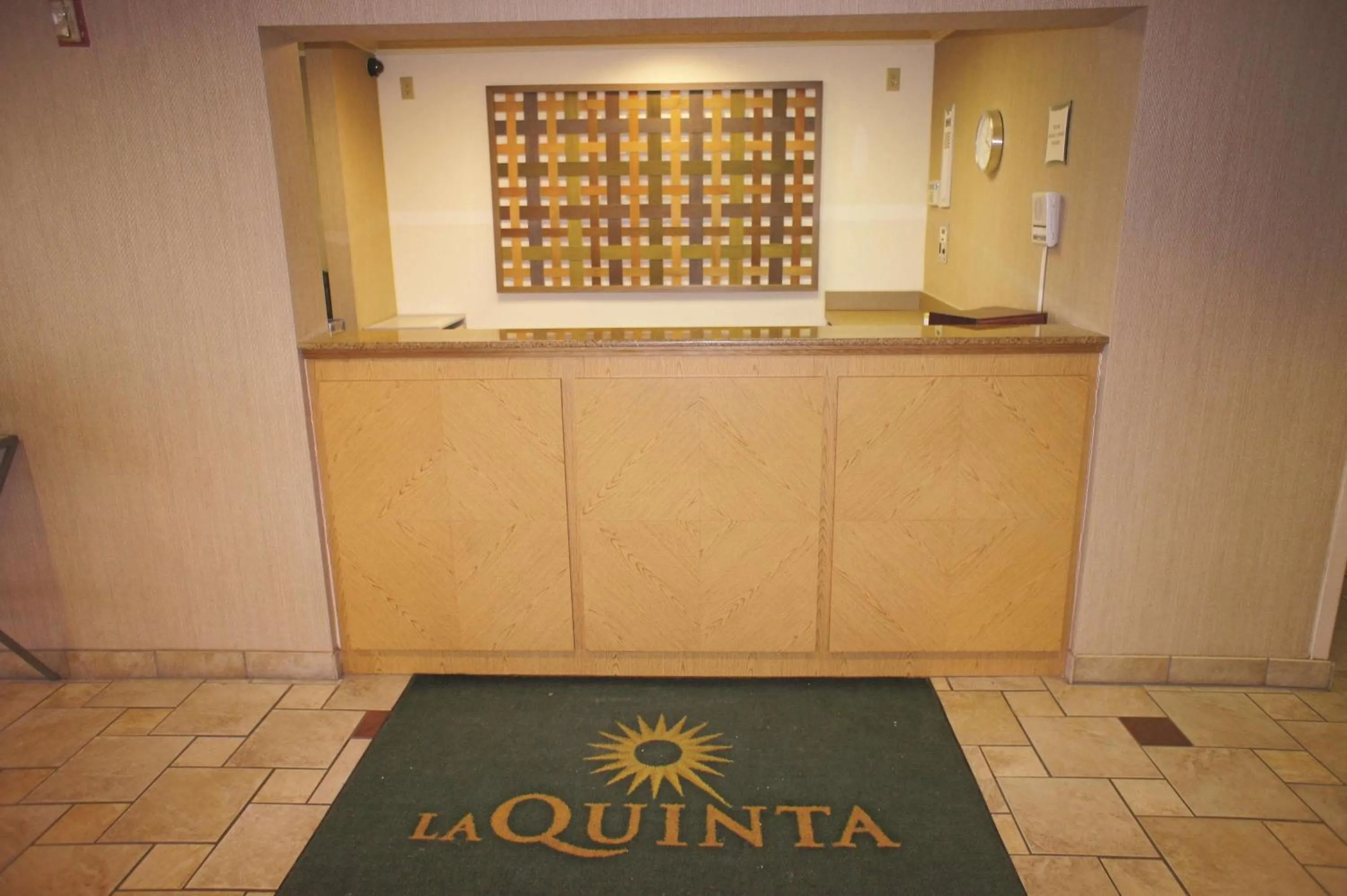Lobby or reception in La Quinta by Wyndham Plattsburgh