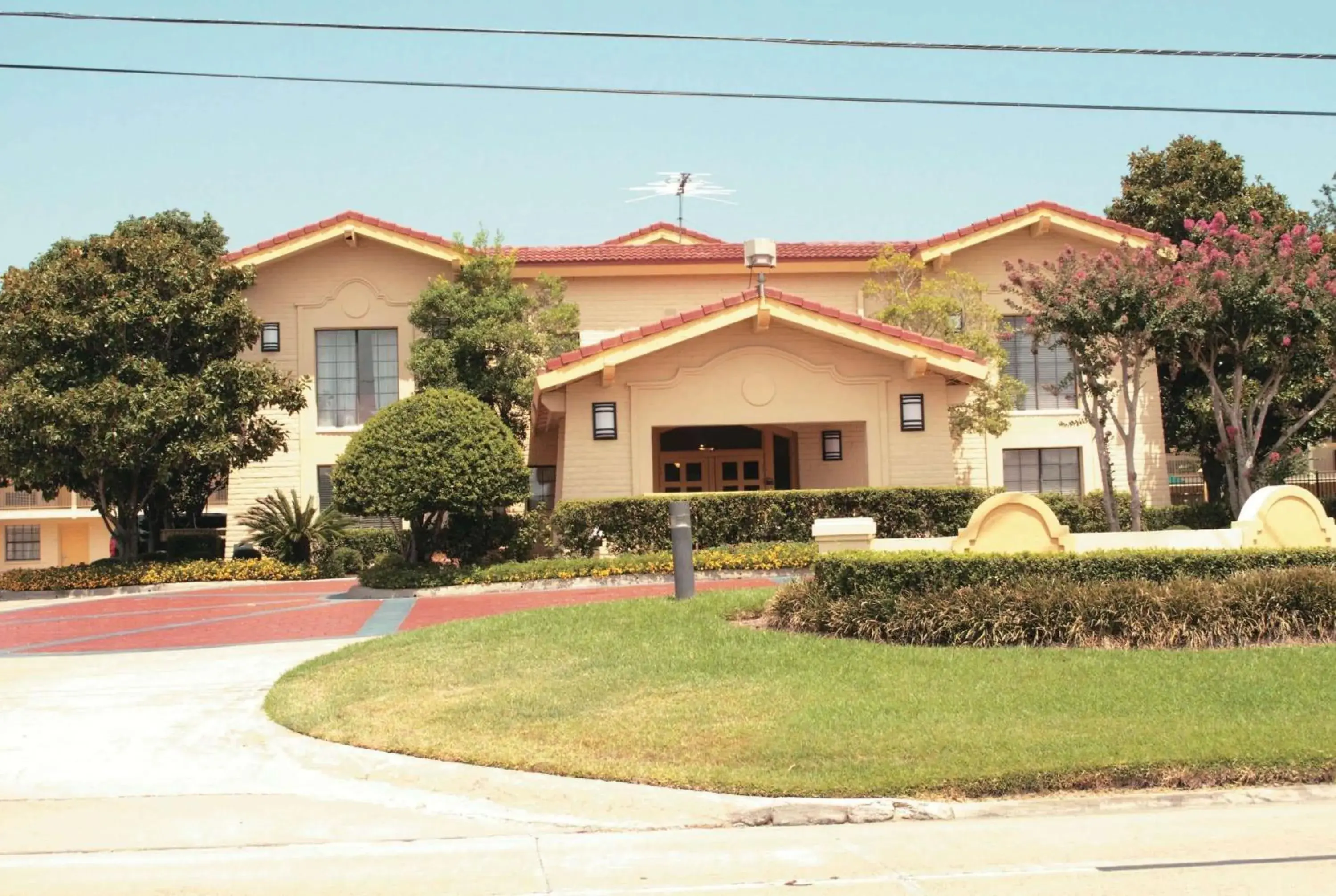 Property building in Baymont by Wyndham Houston La Porte Property building in Baymont by Wyndham Houston La Porte