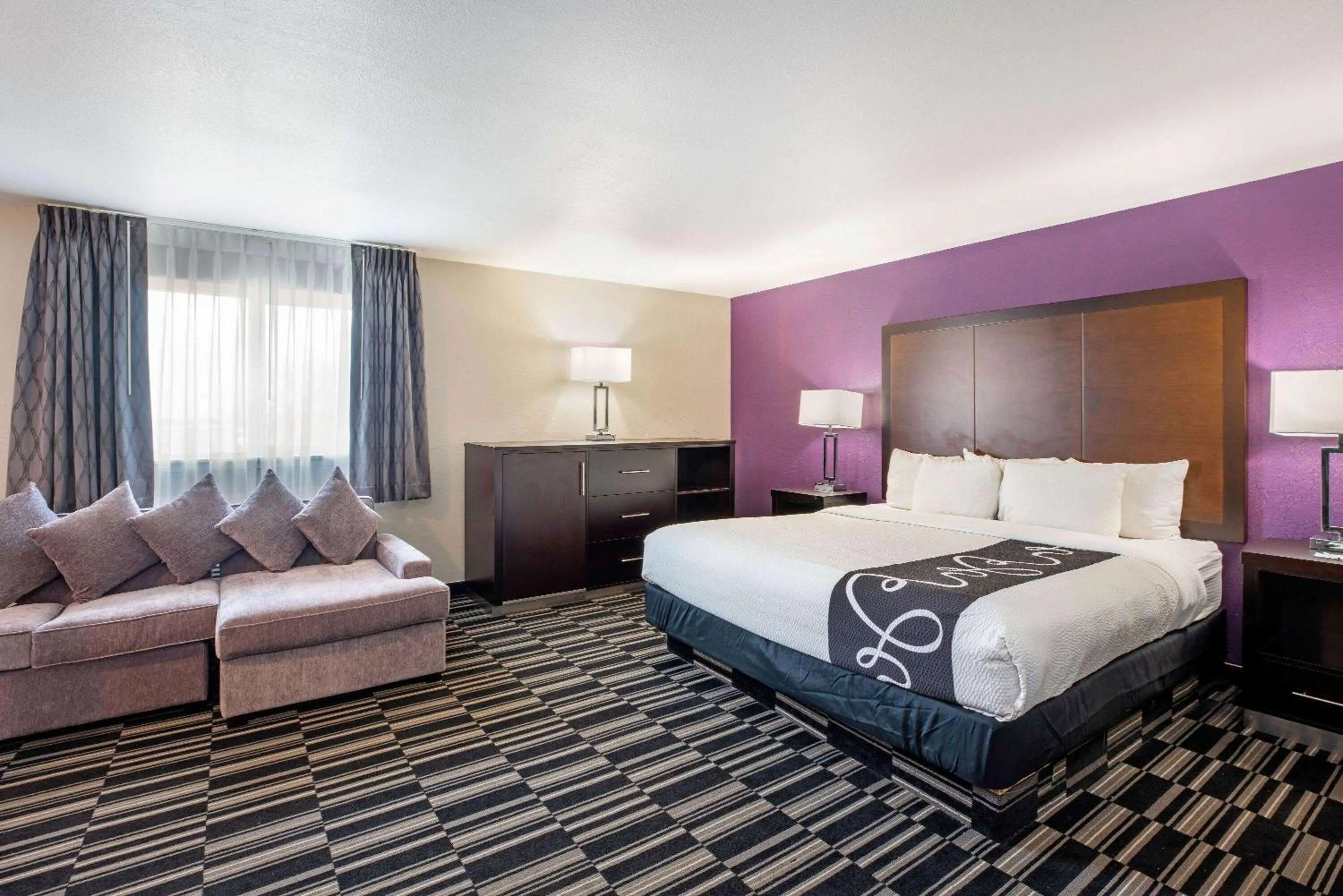 Photo of the whole room, Bed in La Quinta Inn by Wyndham Caldwell