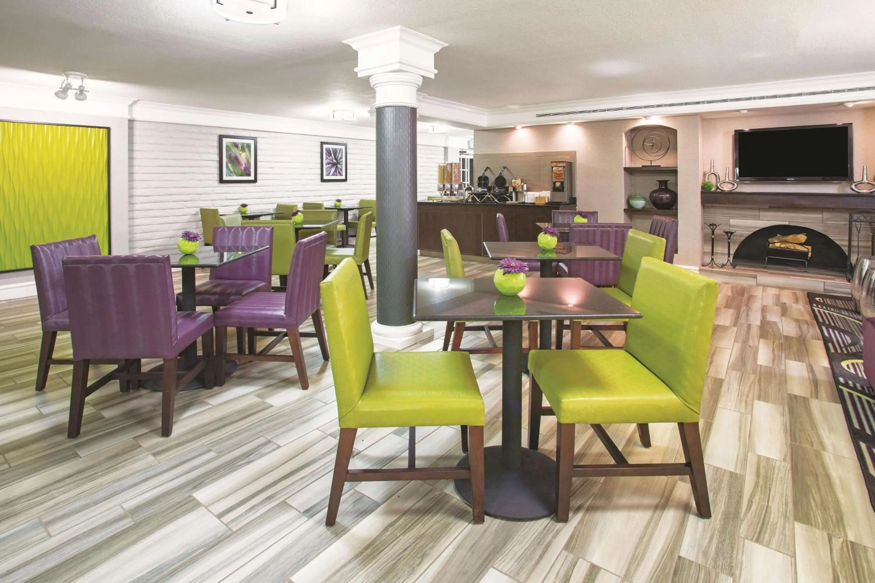 Restaurant/places to eat in La Quinta Inn by Wyndham Denver Westminster