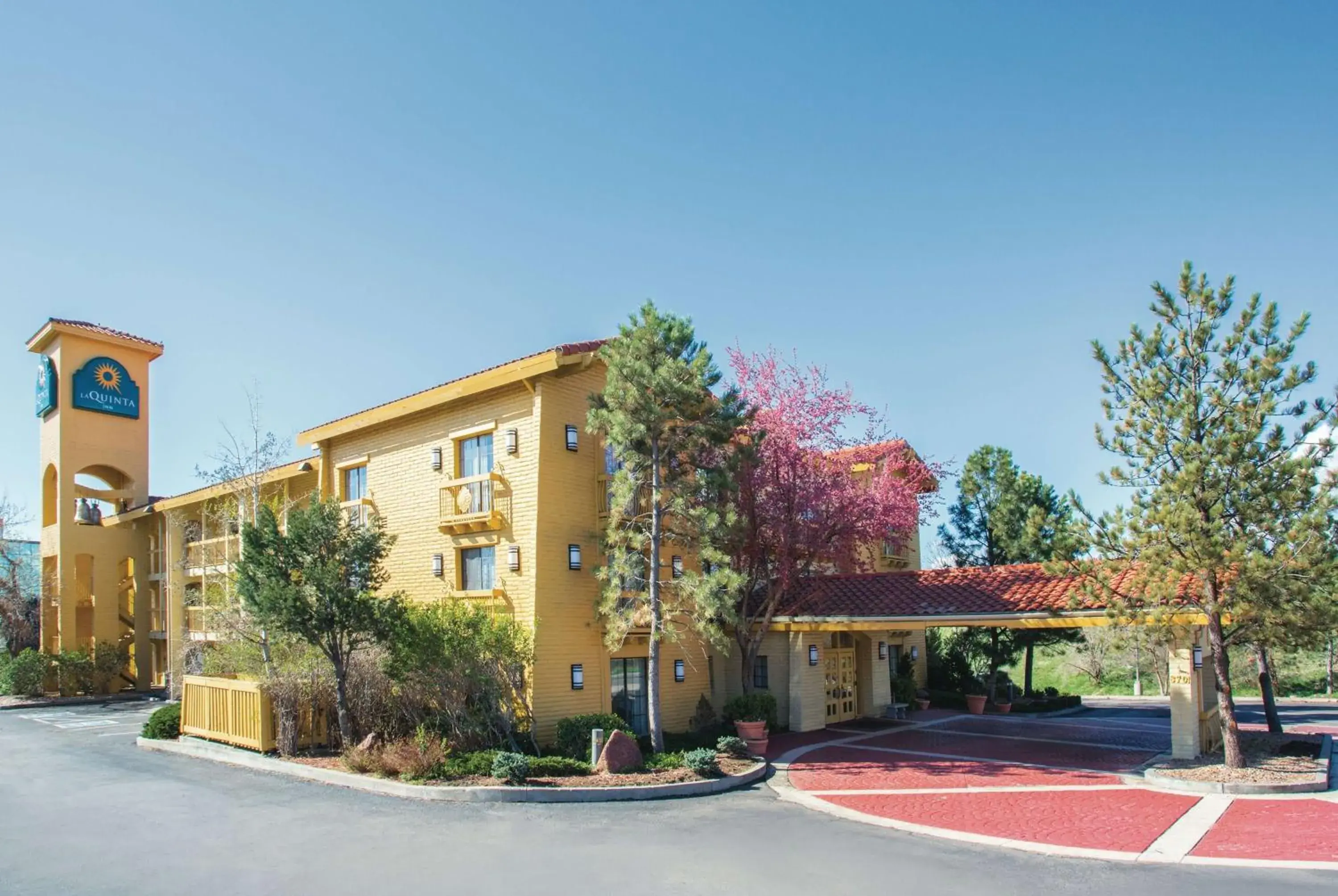 Property building in La Quinta Inn by Wyndham Denver Westminster Property building in La Quinta Inn by Wyndham Denver Westminster