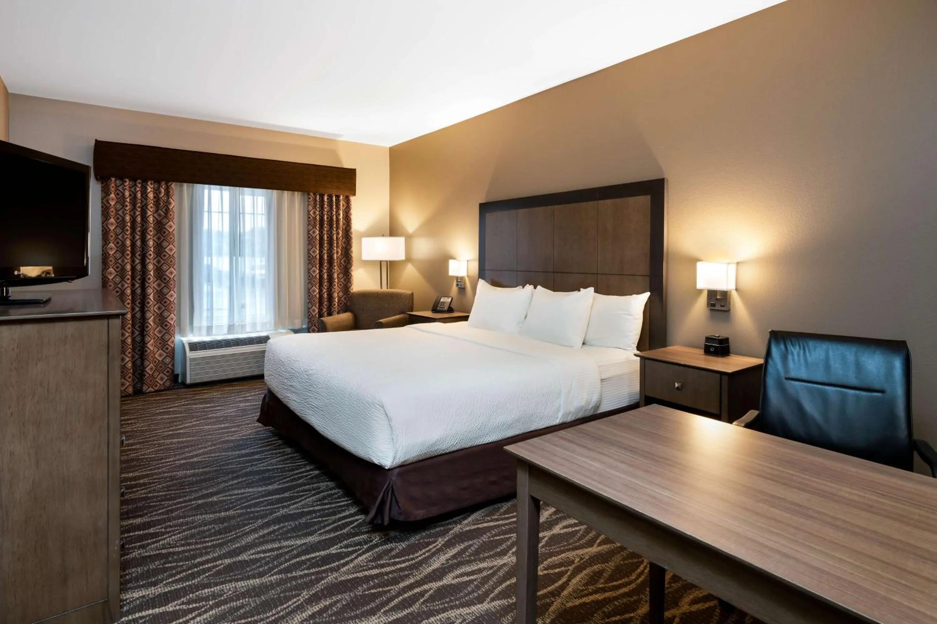 Bedroom, Bed in Best Western Plus Kalispell/Glacier Park West Hotel & Suites