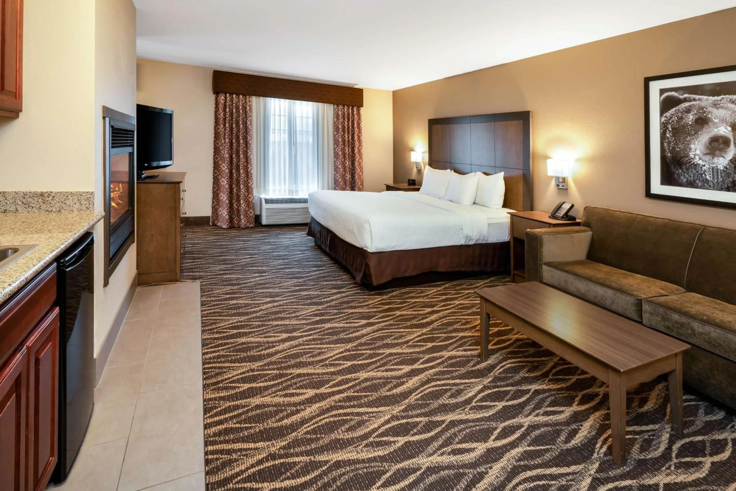 Photo of the whole room, Bed in Best Western Plus Kalispell/Glacier Park West Hotel & Suites