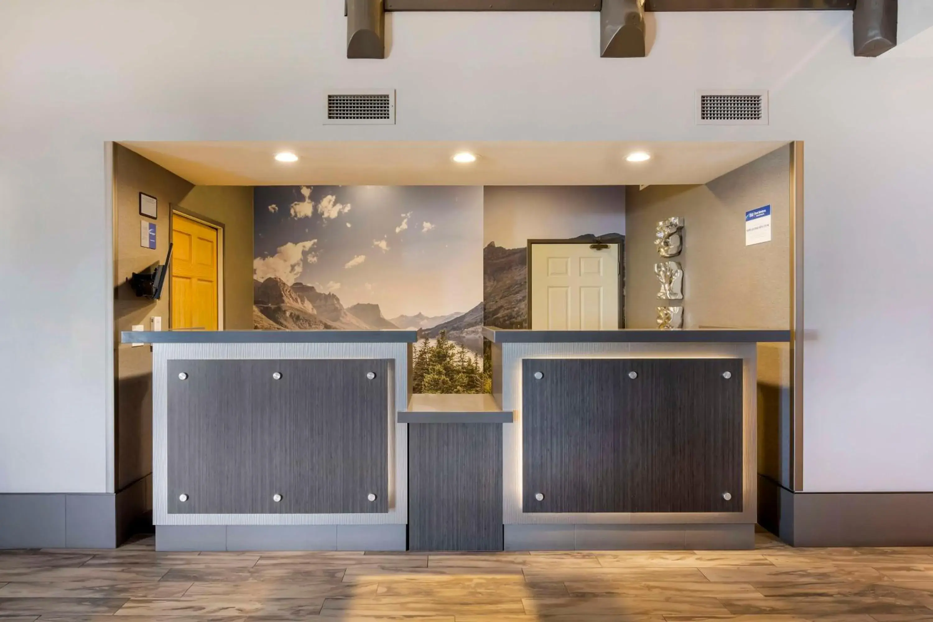 Lobby or reception in Best Western Plus Kalispell/Glacier Park West Hotel & Suites Lobby or reception in Best Western Plus Kalispell/Glacier Park West Hotel & Suites