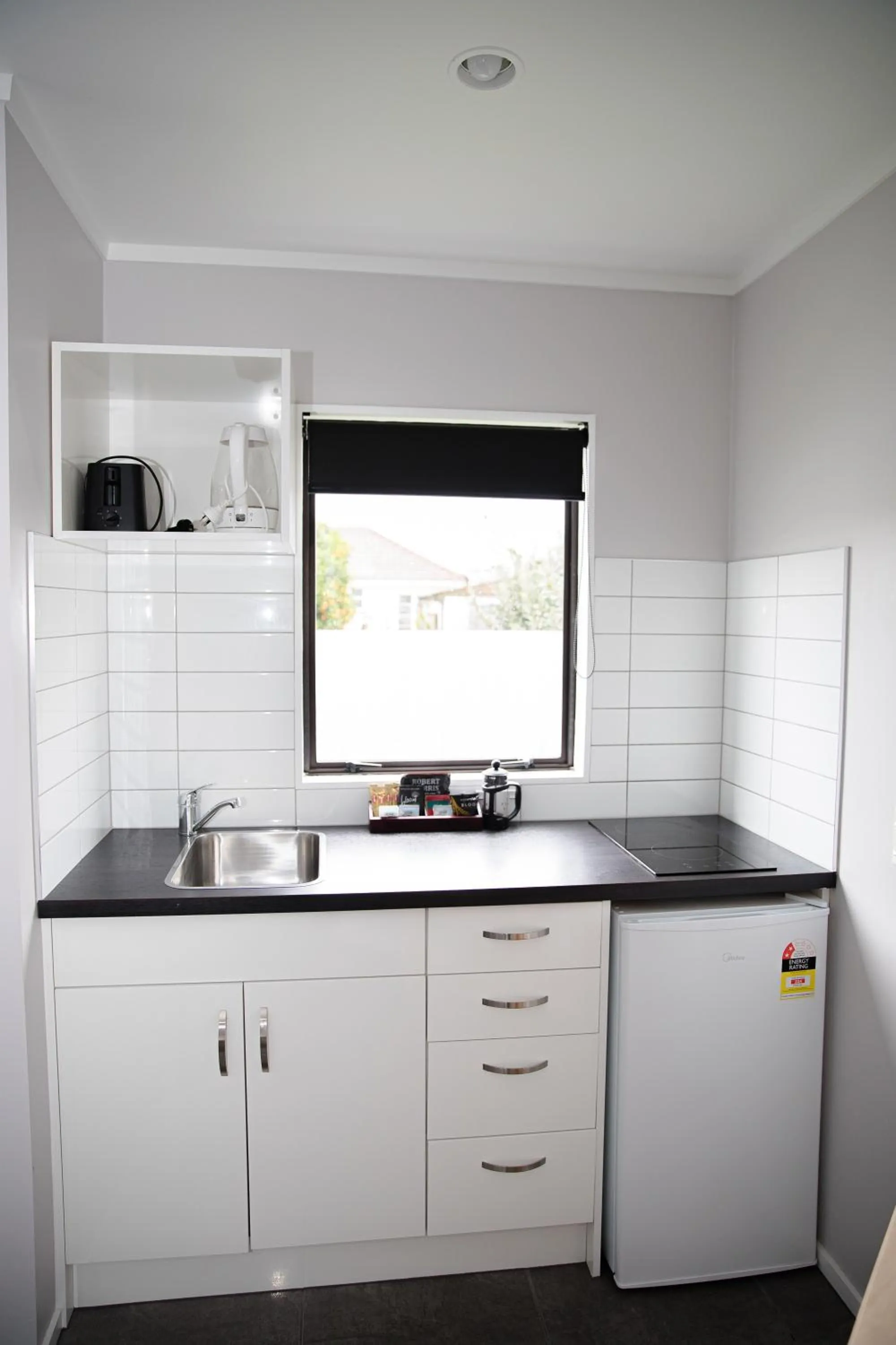 Kitchen or kitchenette in BKs Palm Court Motor Lodge