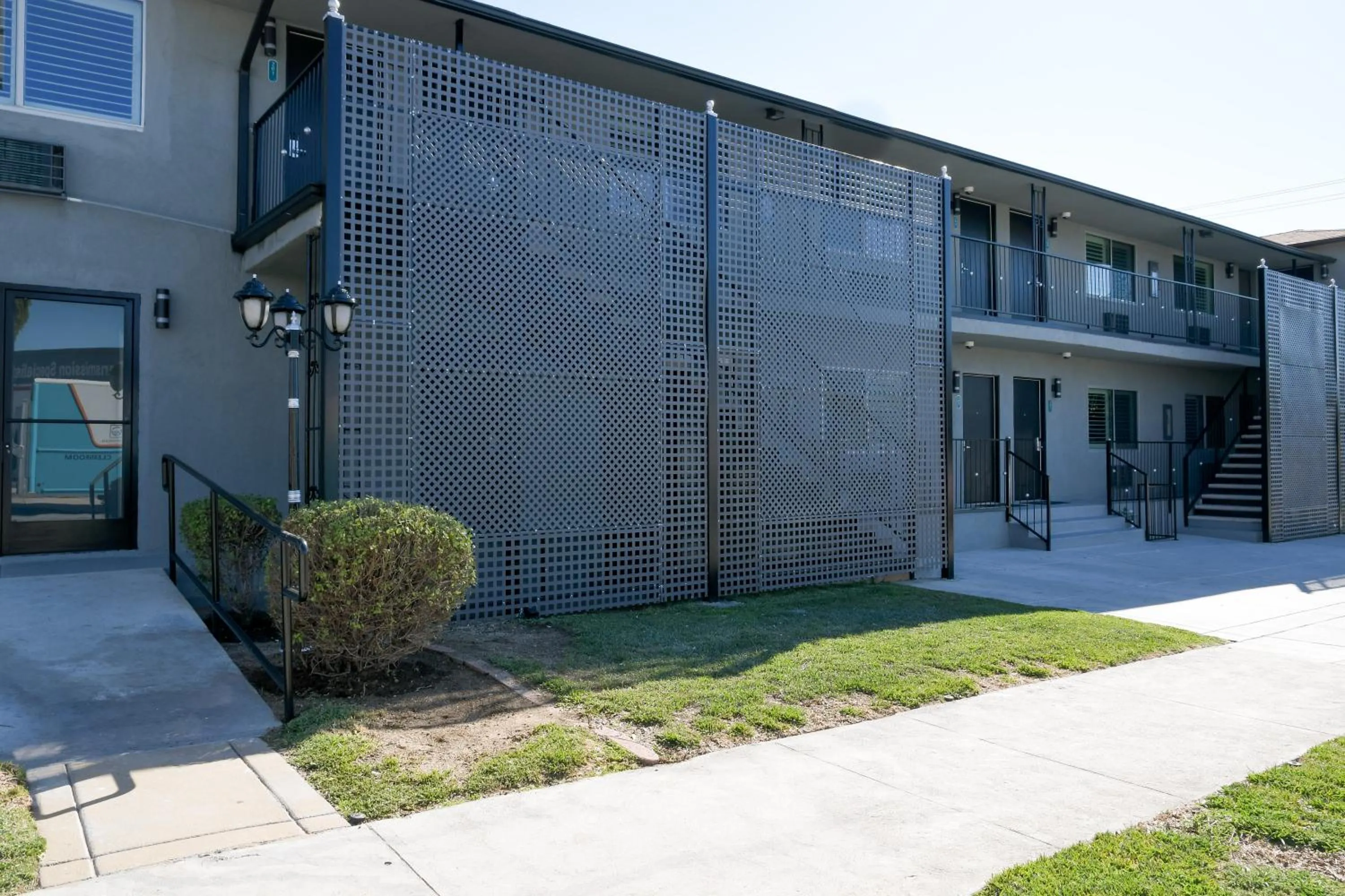 Property building in Tilbury Inn