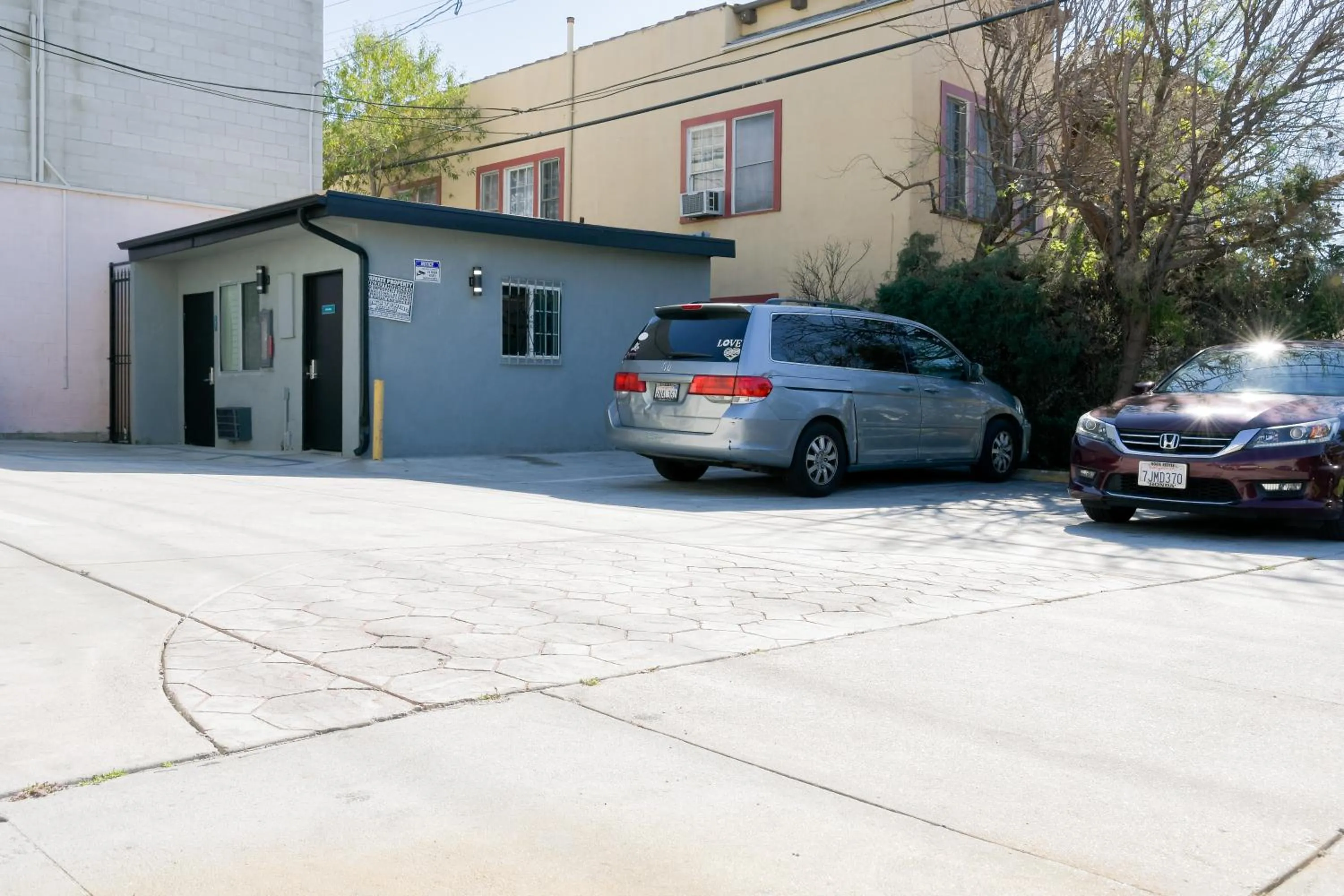 Property building in Tilbury Inn