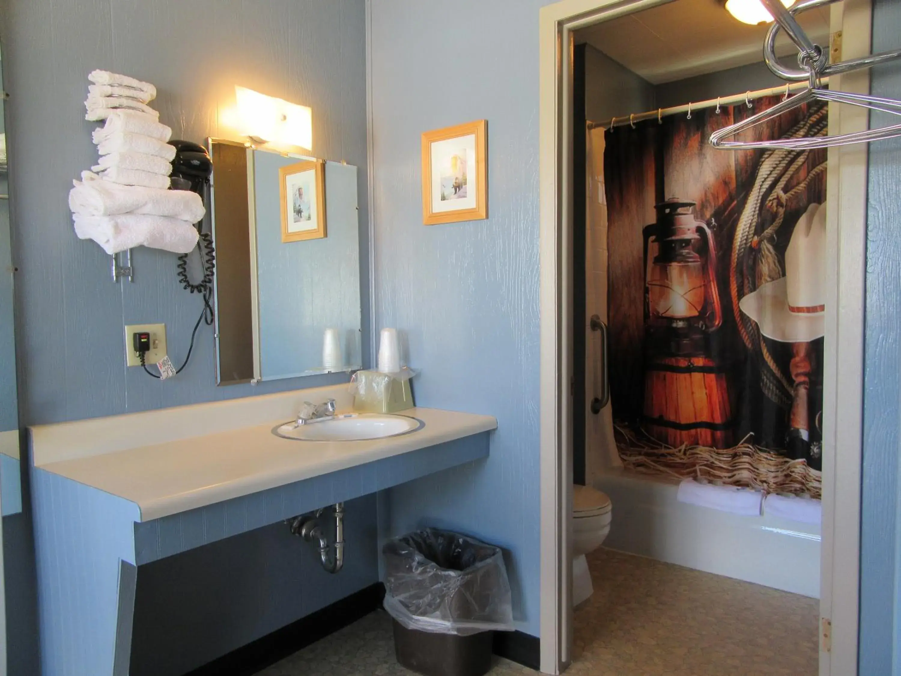 Family Room in Big Bear Motel Family Room in Big Bear Motel