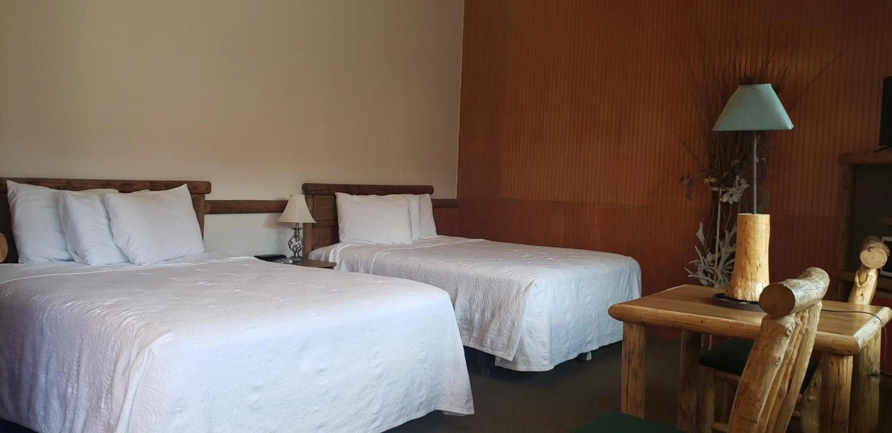 Bedroom, Bed in Big Bear Motel