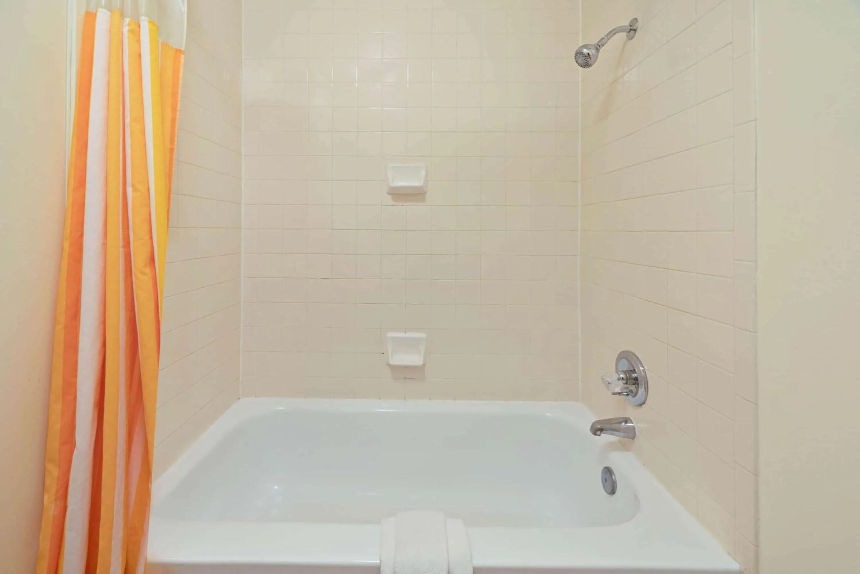 Bathroom in La Quinta by Wyndham Salt Lake City - Layton