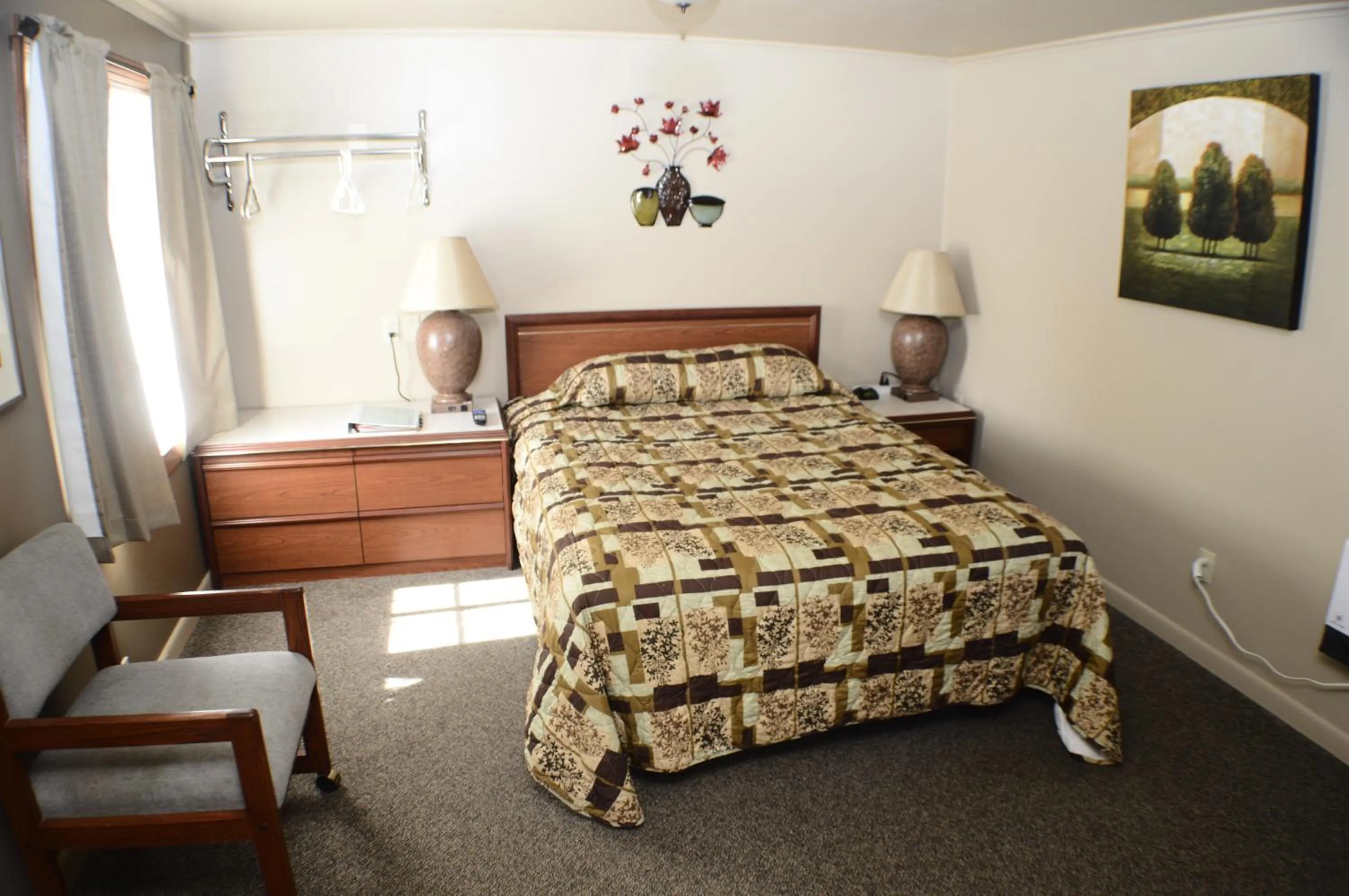 Bed in The Willows Motel