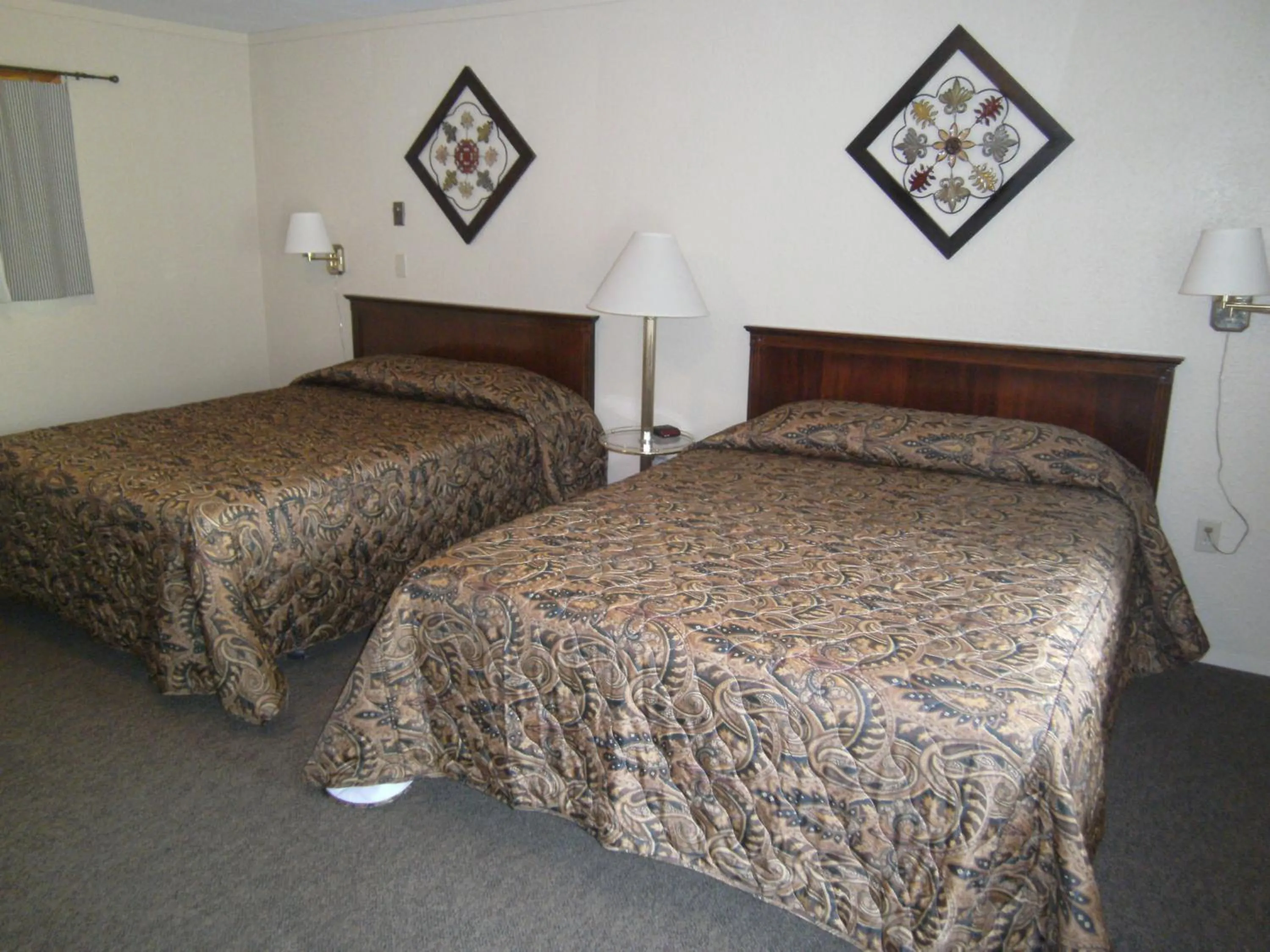 Bed in The Willows Motel