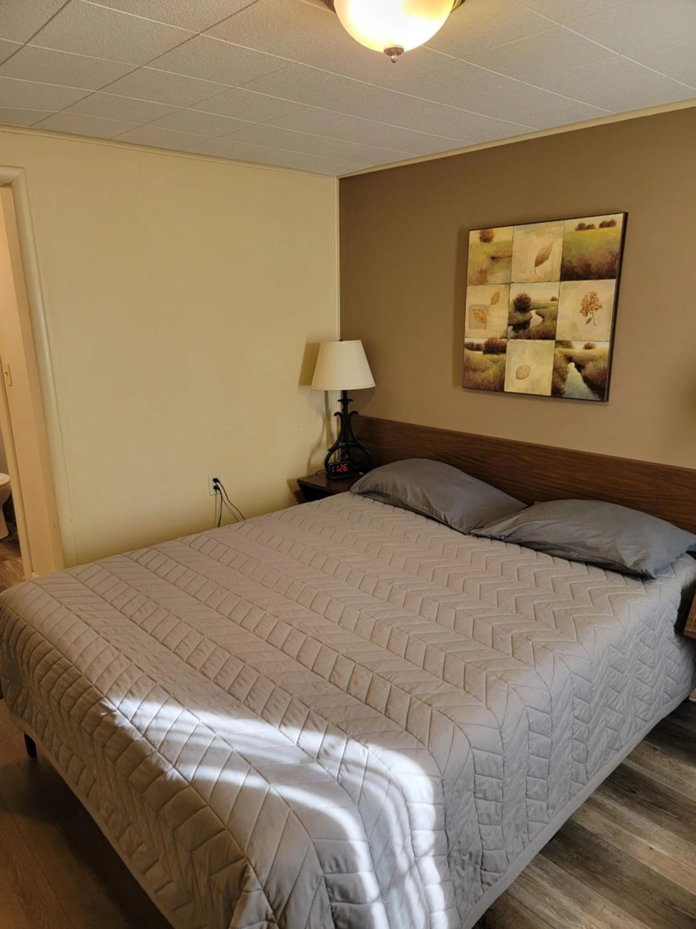 Bed in The Willows Motel