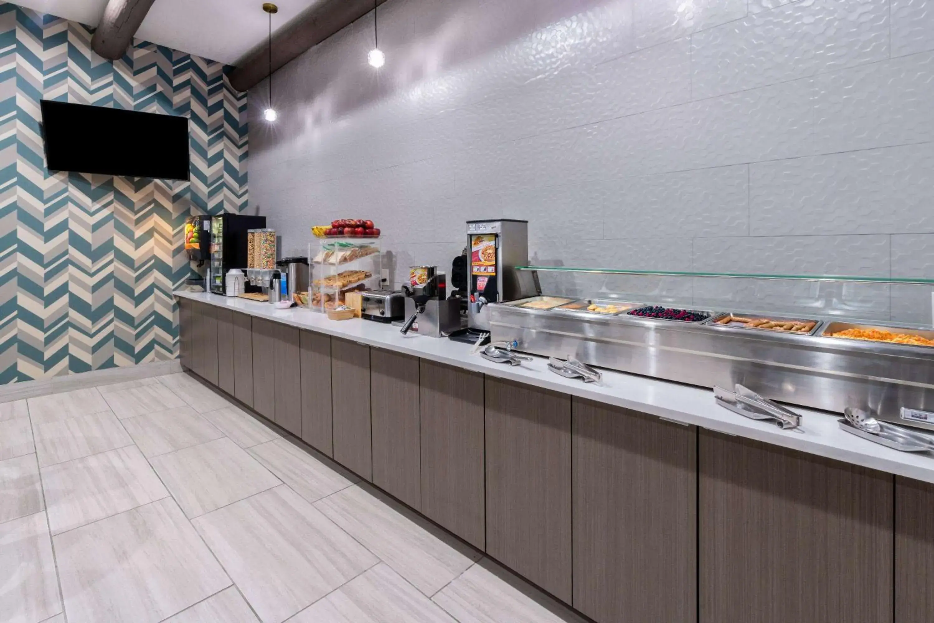 Food and drinks in La Quinta by Wyndham Santa Rosa Food and drinks in La Quinta by Wyndham Santa Rosa