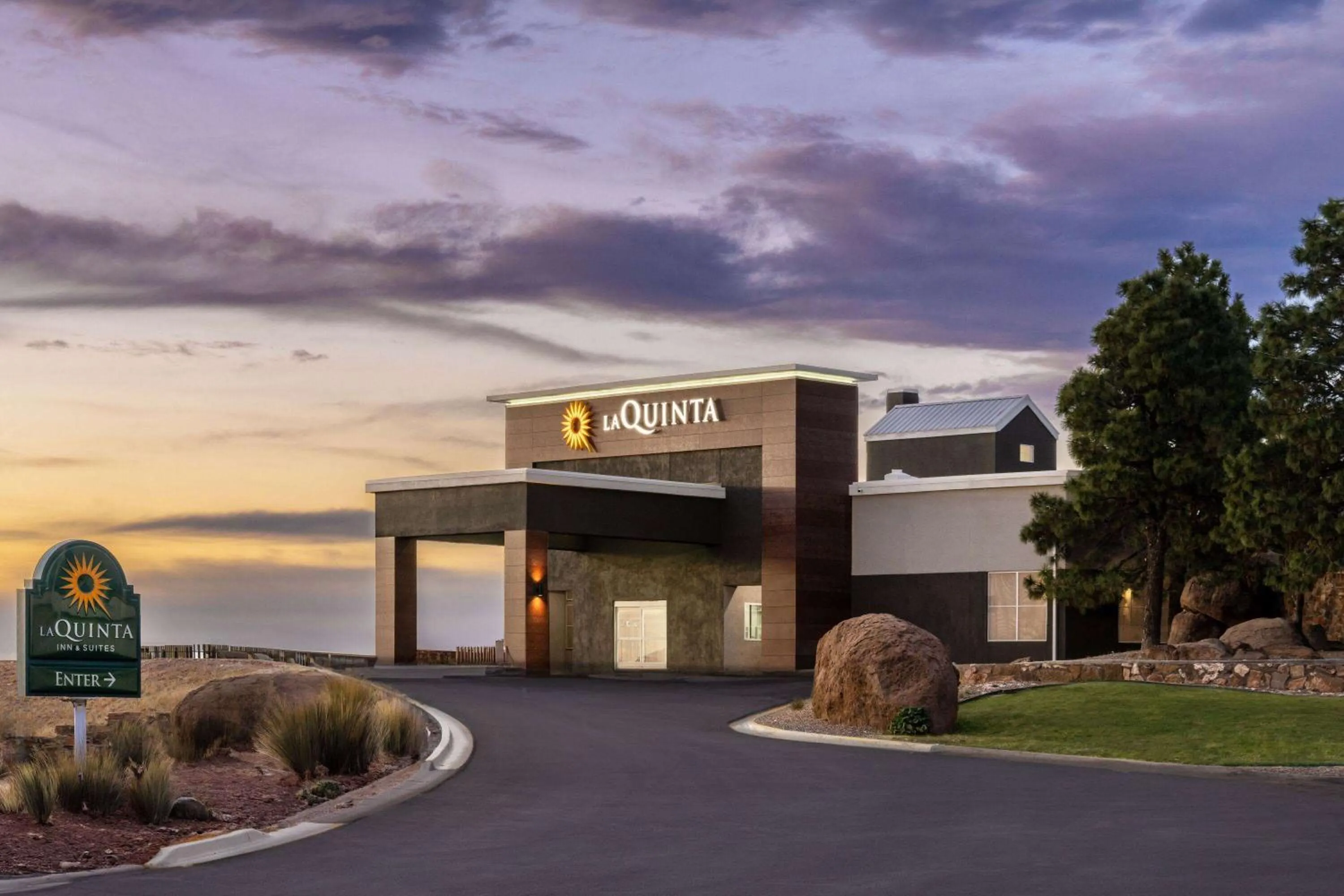 Property building in La Quinta by Wyndham Santa Rosa