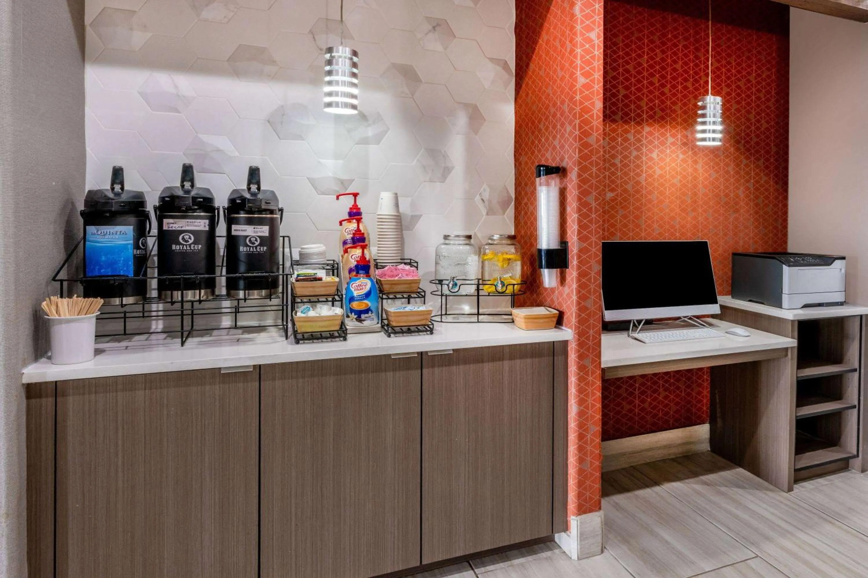 Coffee/tea facilities in La Quinta by Wyndham Santa Rosa