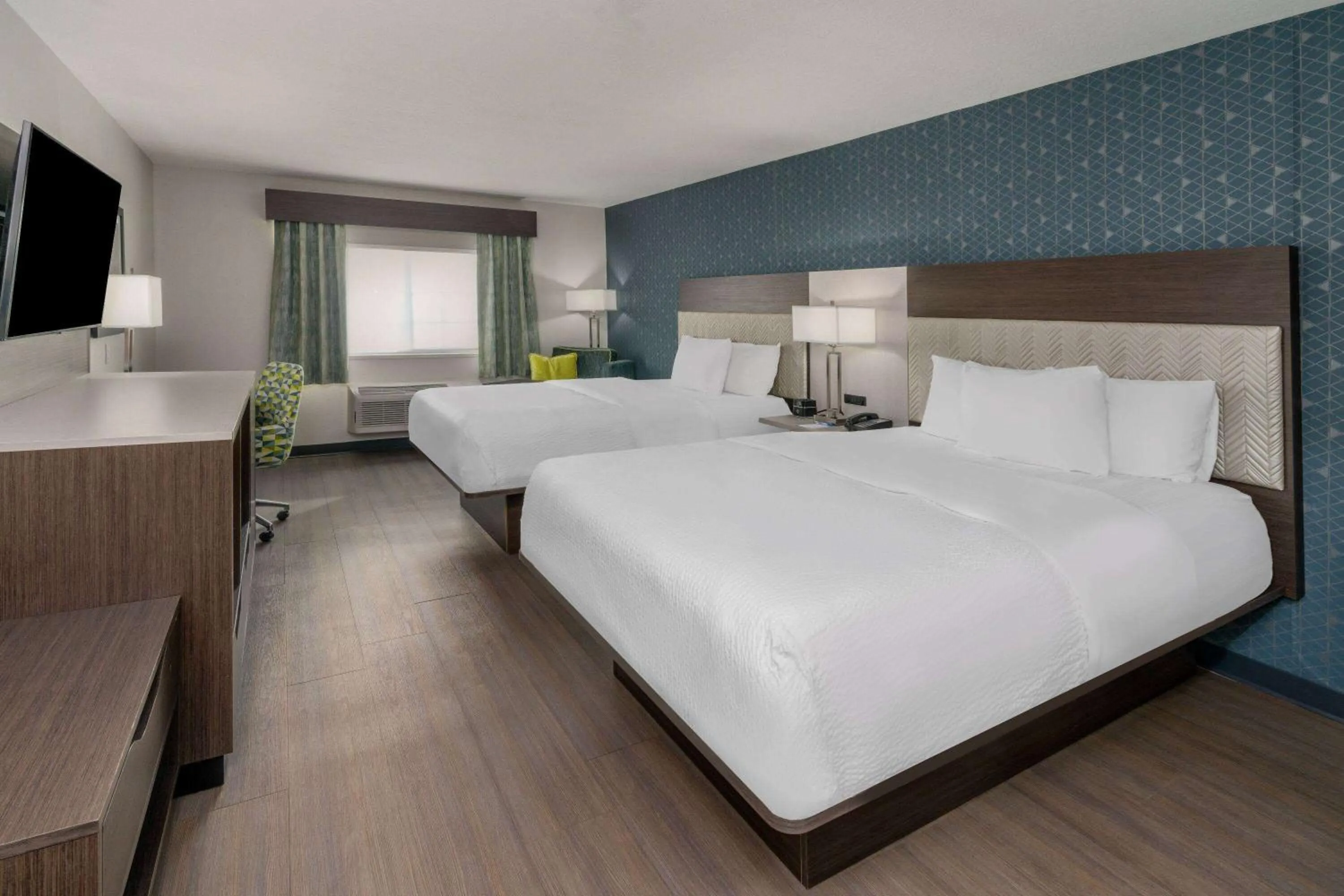 Photo of the whole room, Bed in La Quinta by Wyndham Santa Rosa