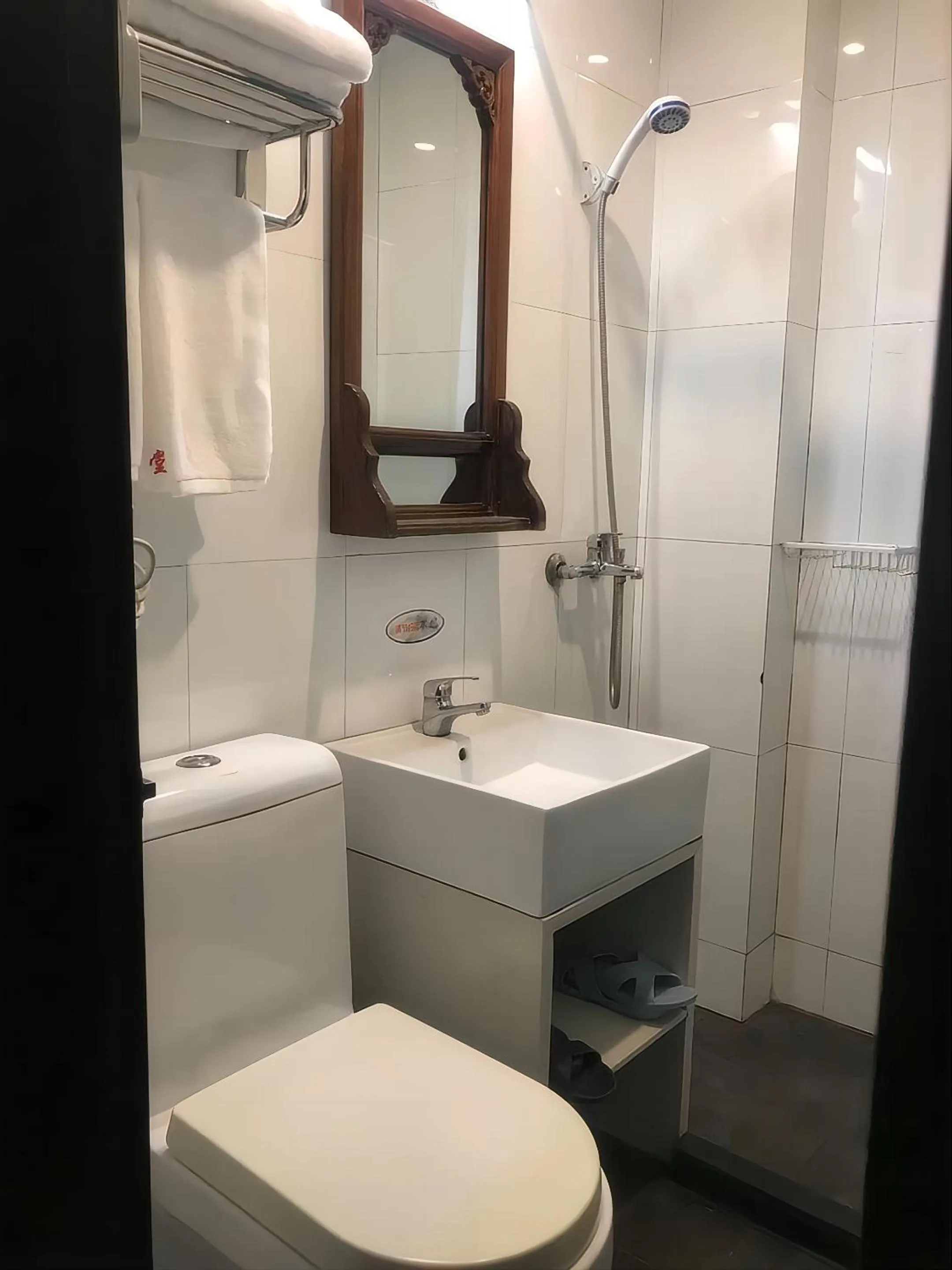 Toilet in Mingtown Suzhou Youth Hostel