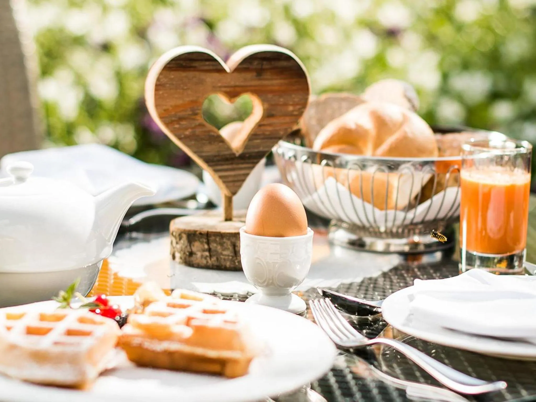 Buffet breakfast in Forster's Naturresort