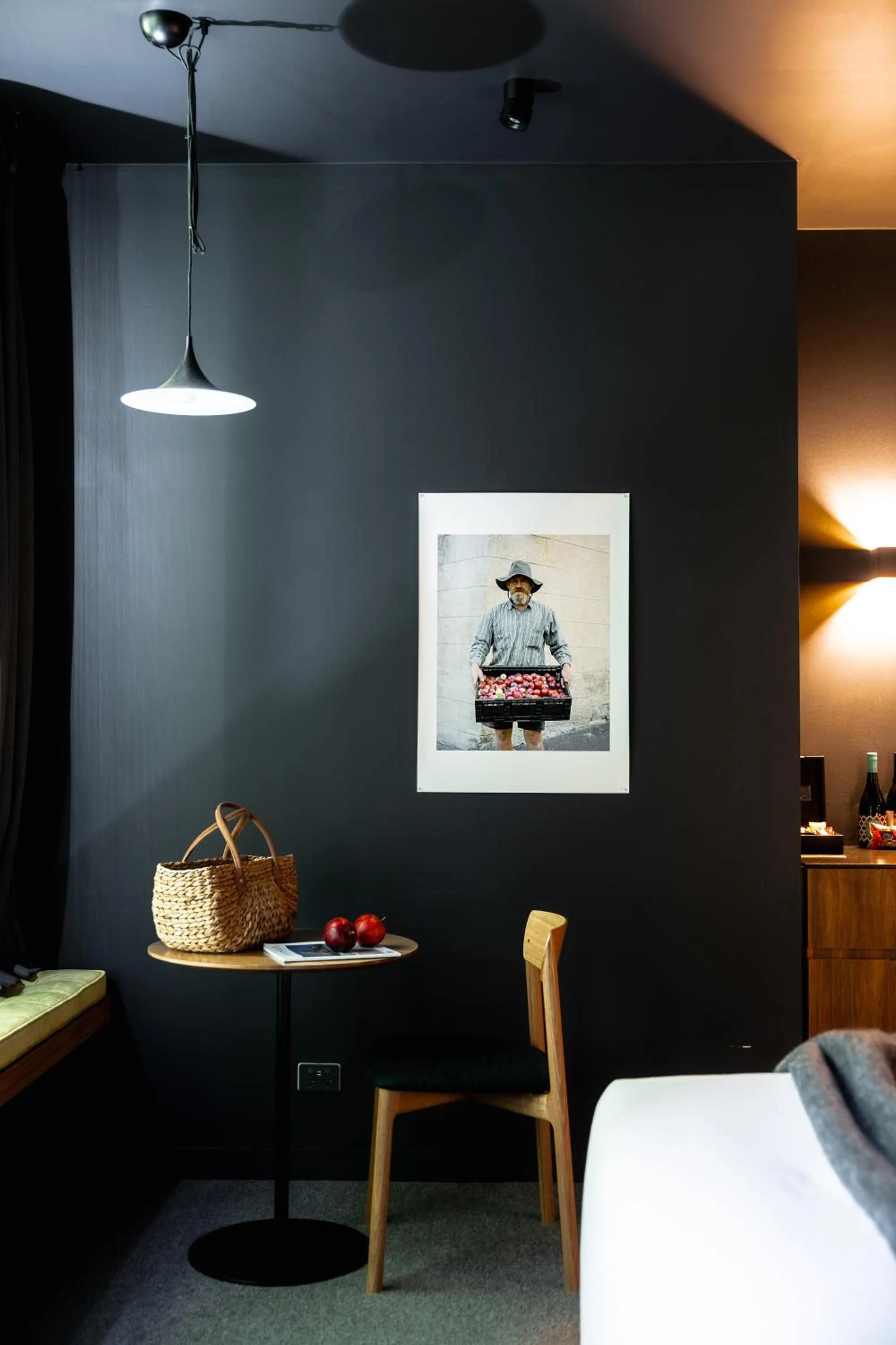 Seating area, Bed in Moss Hotel