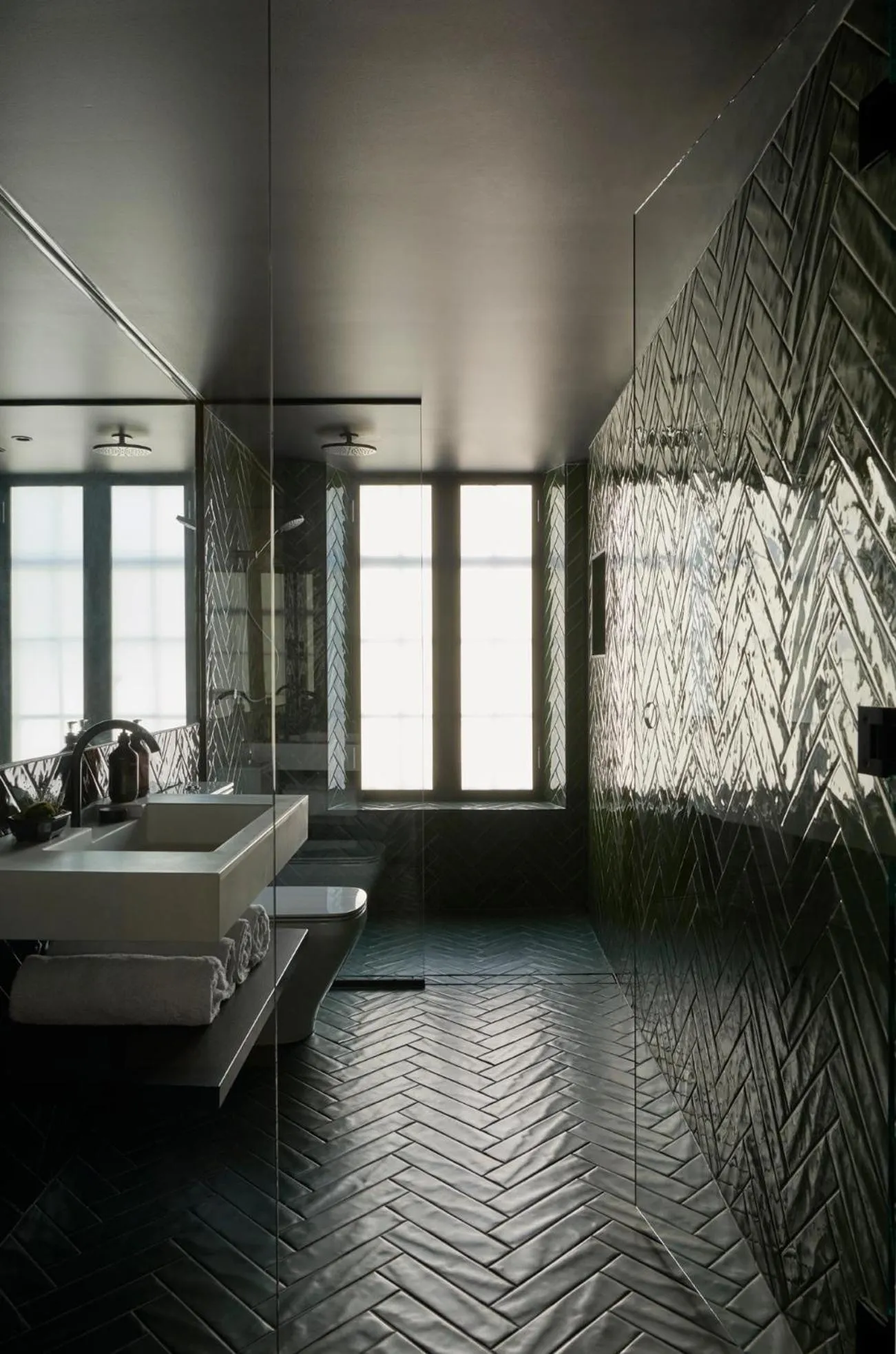 Bathroom, Bed in Moss Hotel